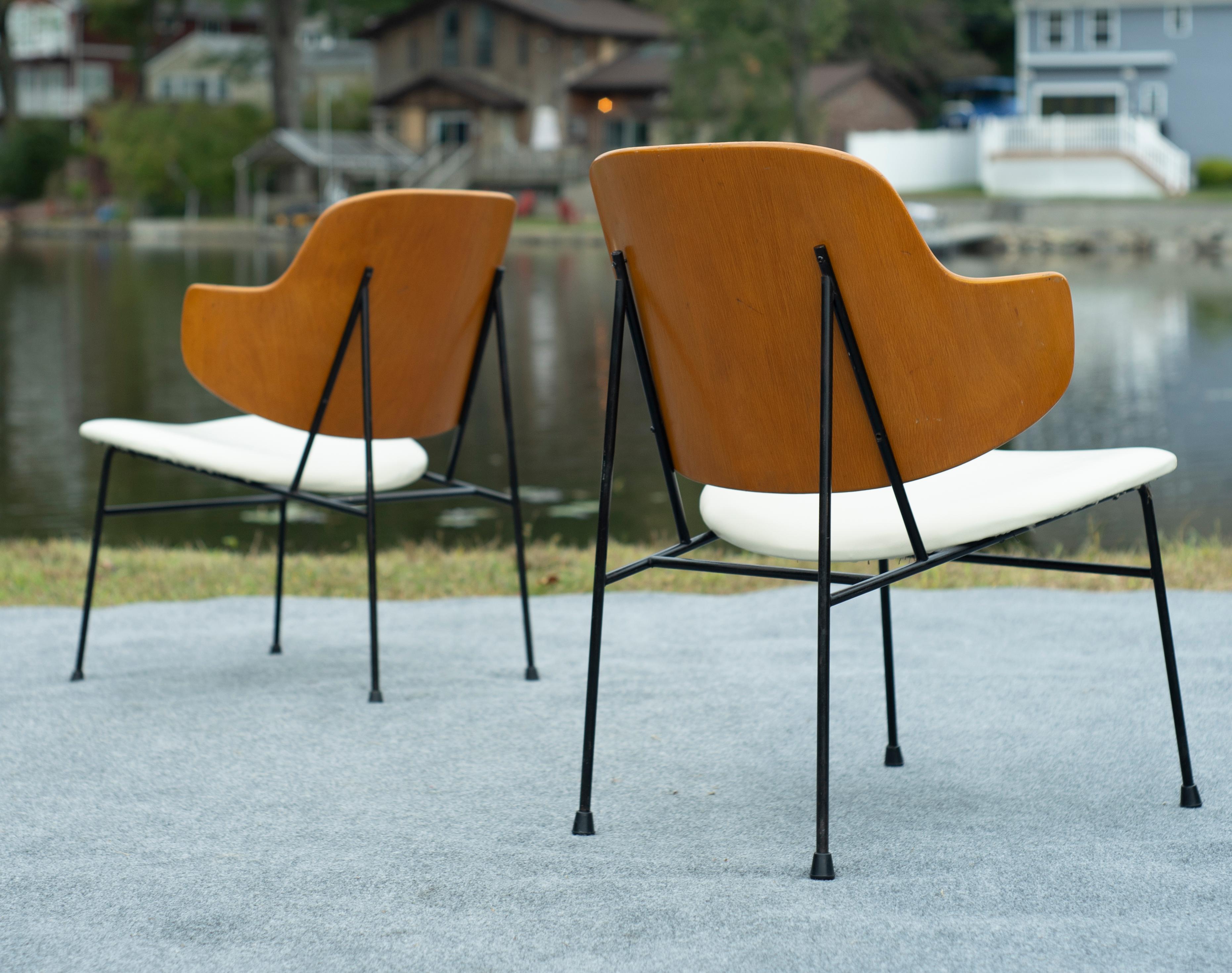 Paire de chaises longues Penguin d'Ib Kofod-Larsen en fer forgé, cuir et bois cintré en vente 3