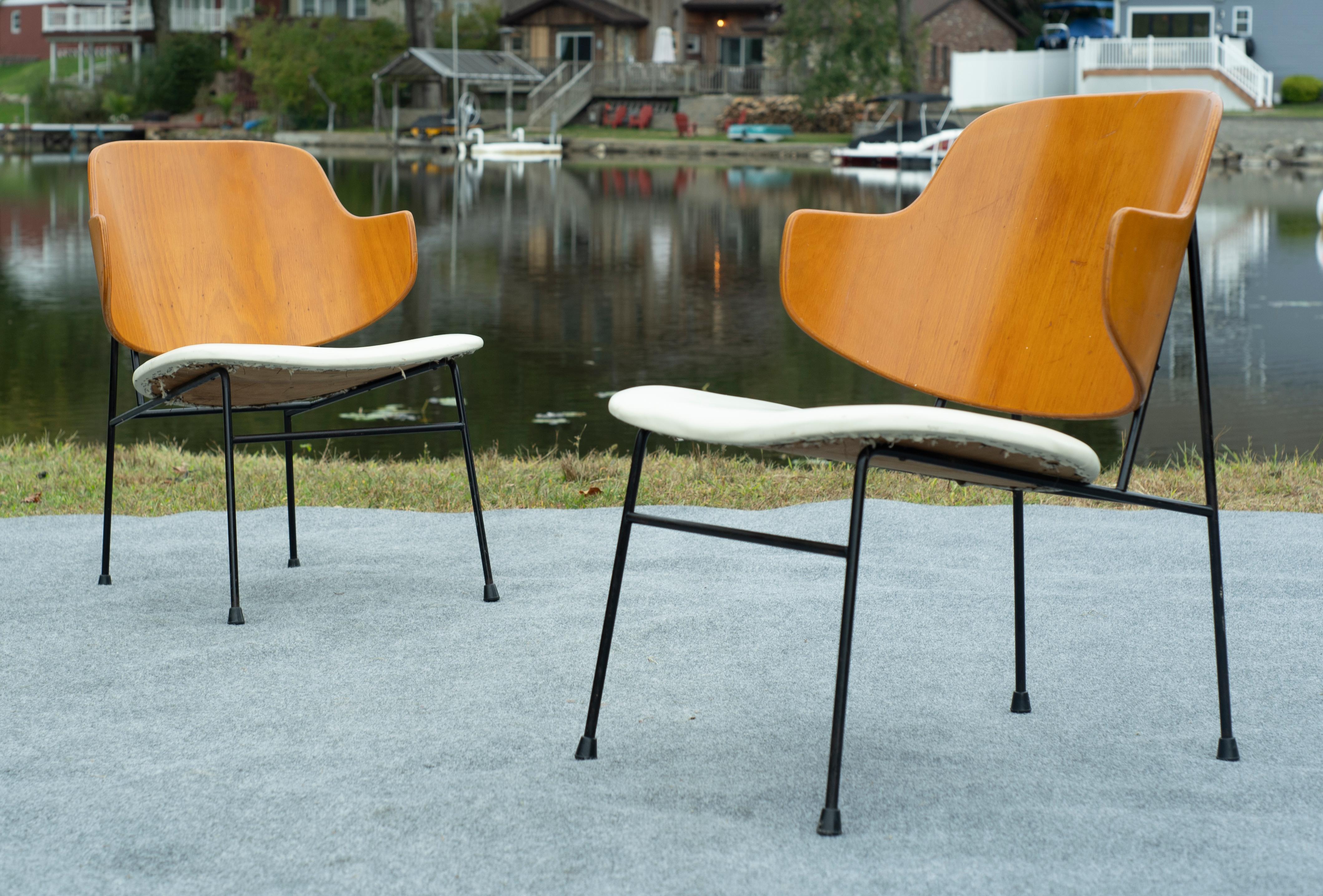 Paire de chaises longues Penguin d'Ib Kofod-Larsen en fer forgé, cuir et bois cintré en vente 5