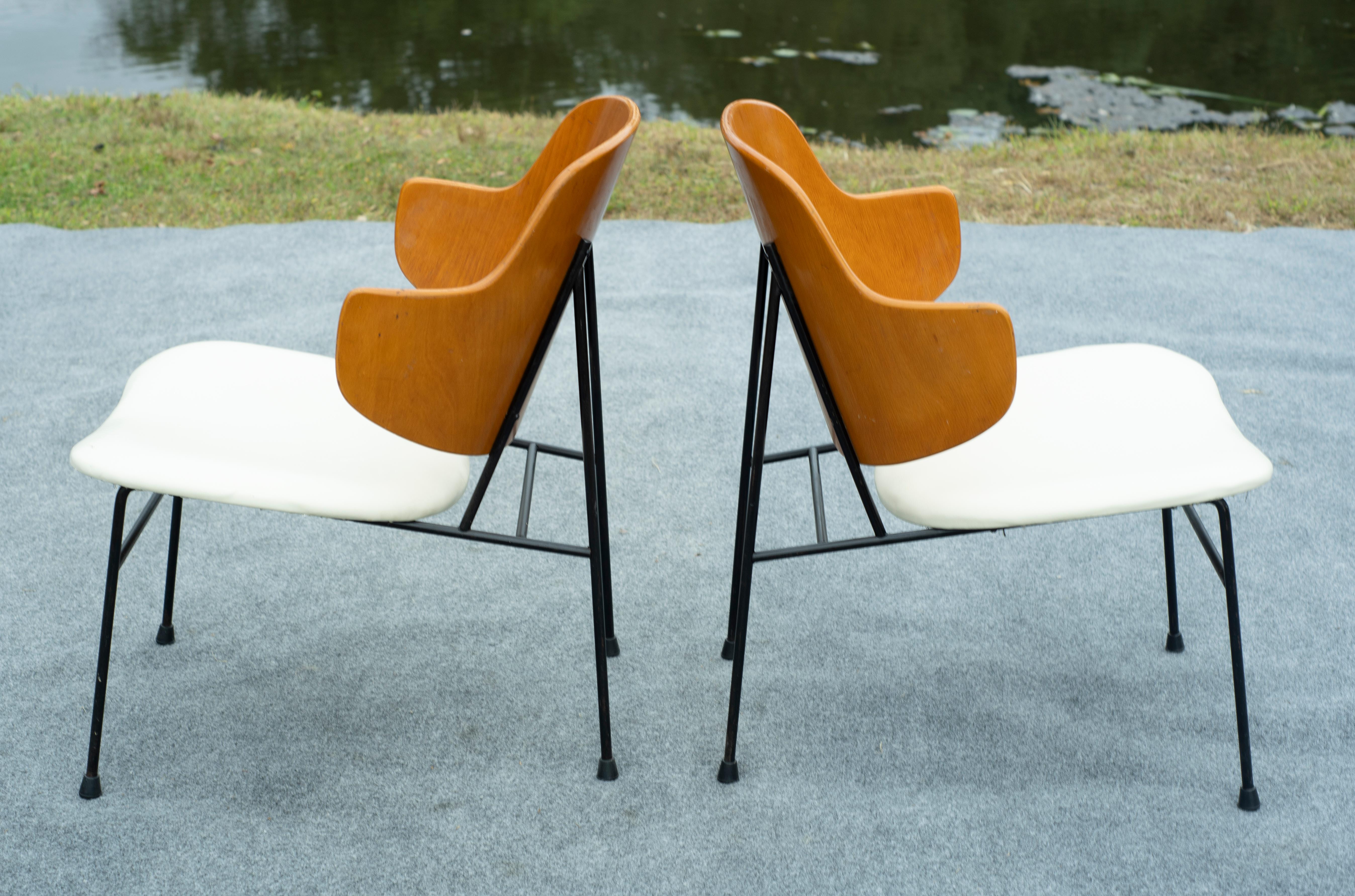 Paire de chaises longues Penguin d'Ib Kofod-Larsen en fer forgé, cuir et bois cintré en vente 7