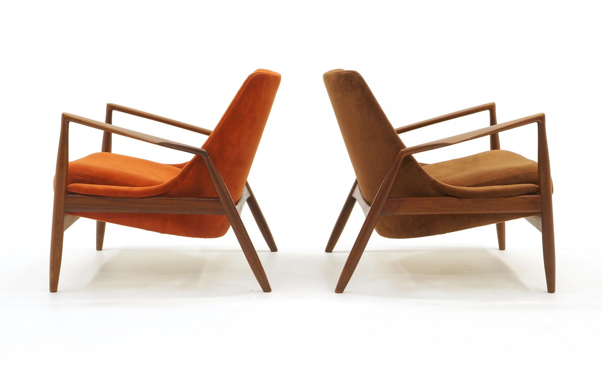 Scandinavian Modern Pair of Ib Kofod-Larsen Seal or Sälen Lounge Chairs in Complimenting Fabrics