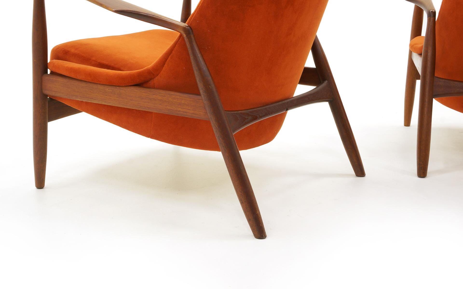 Pair of Ib Kofod-Larsen Seal or Sälen Lounge Chairs, Teak and Burnt Orange 3