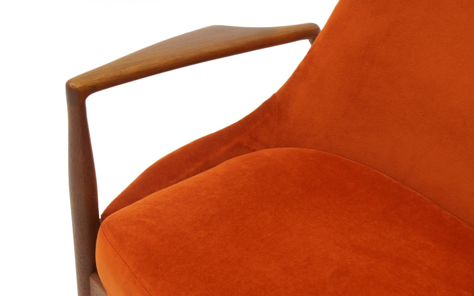 Scandinavian Modern Pair of Ib Kofod-Larsen Seal or Sälen Lounge Chairs, Teak and Burnt Orange