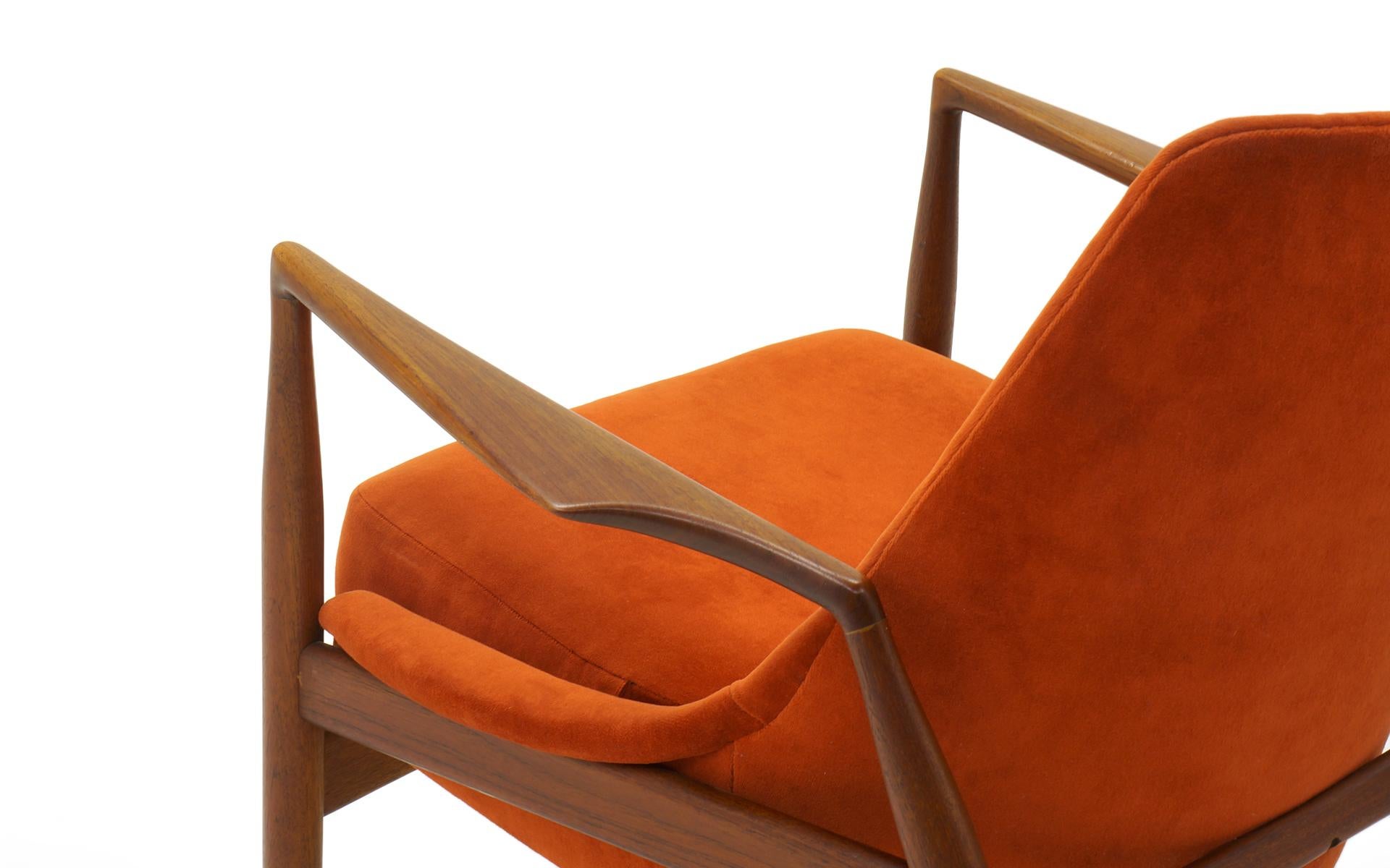 Pair of Ib Kofod-Larsen Seal or Sälen Lounge Chairs, Teak and Burnt Orange In Good Condition In Kansas City, MO