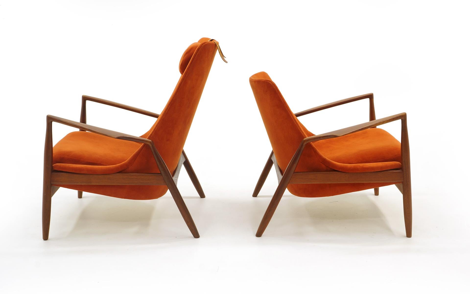 Pair of Ib Kofod-Larsen Seal or Sälen Lounge Chairs, Teak and Burnt Orange 1
