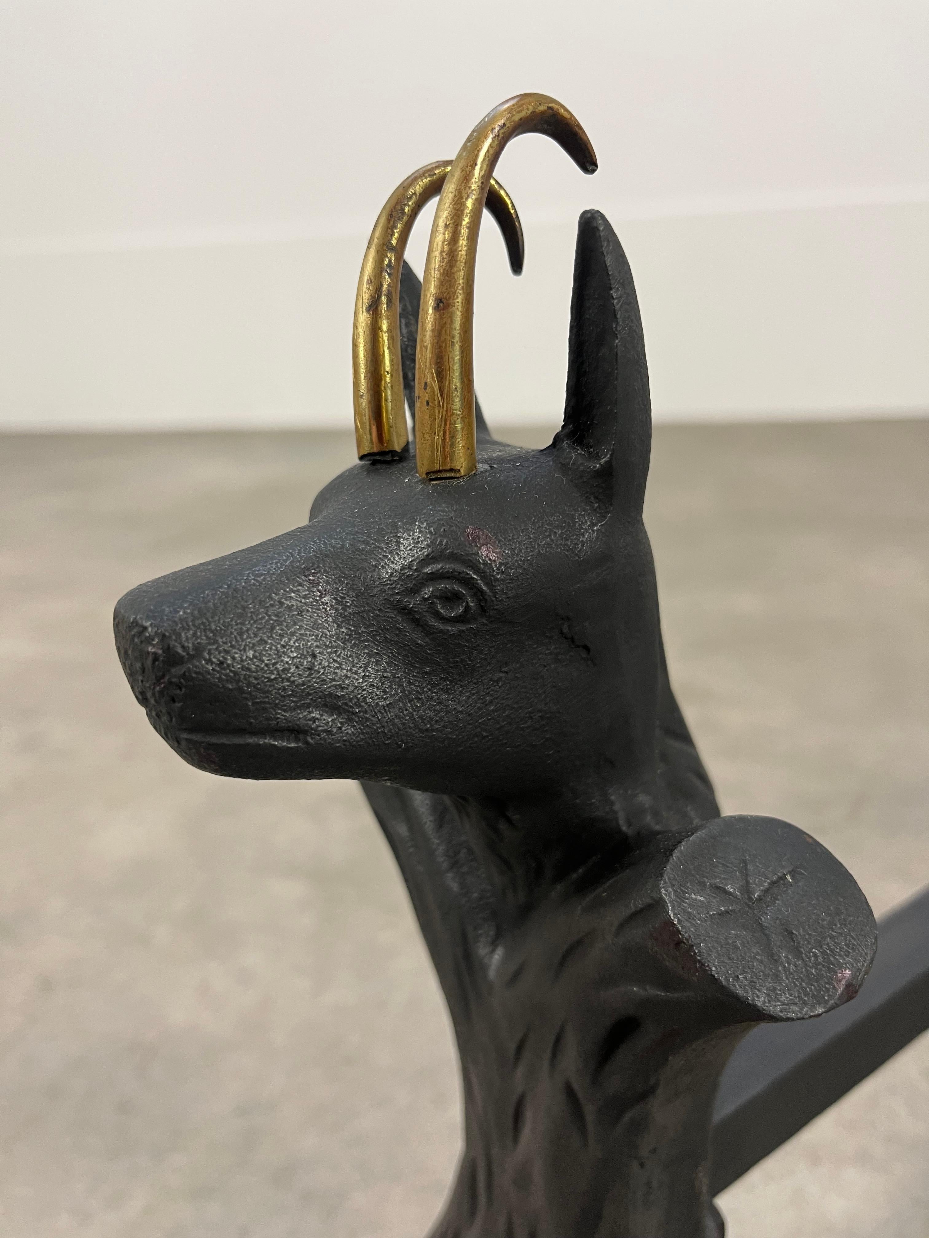 Coppia di Androni in ferro battuto con animali di stambecco, Francia, anni '50, metà del secolo scorso in vendita 5