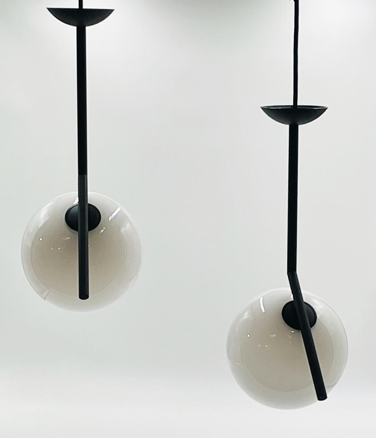 Moderne Paire de lampes à suspension IC S de Michael Anastassiades pour FLOS en vente