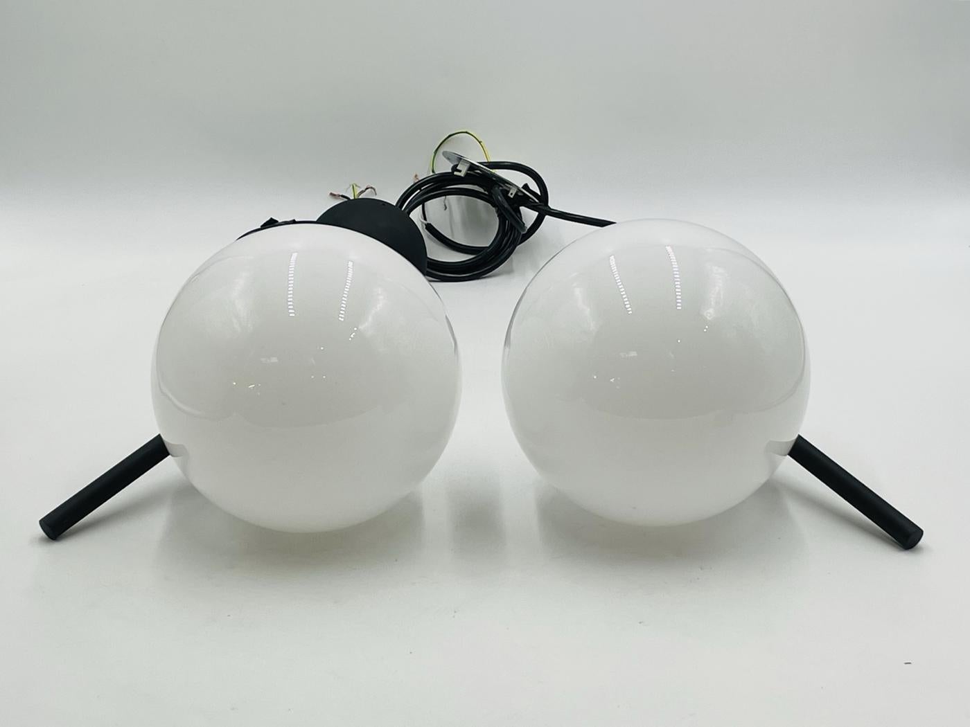 Paire de lampes à suspension IC S de Michael Anastassiades pour FLOS en vente 2