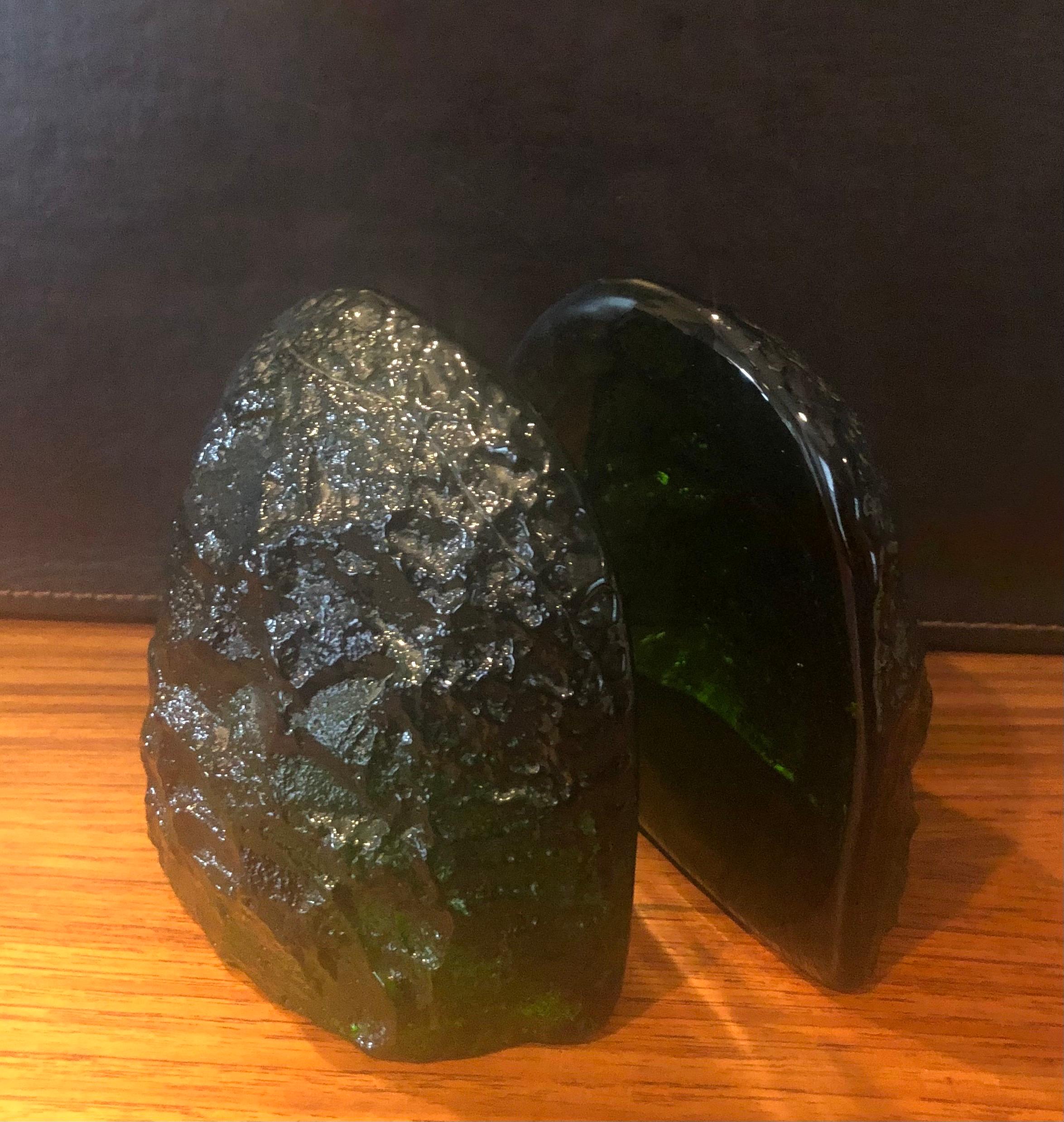 Nice pair of of free flow ice block emerald glass bookends by Blenko Glass, circa 1970s. The bookends look like a large chunk of ice with a very cool three dimensional effect and measure 5