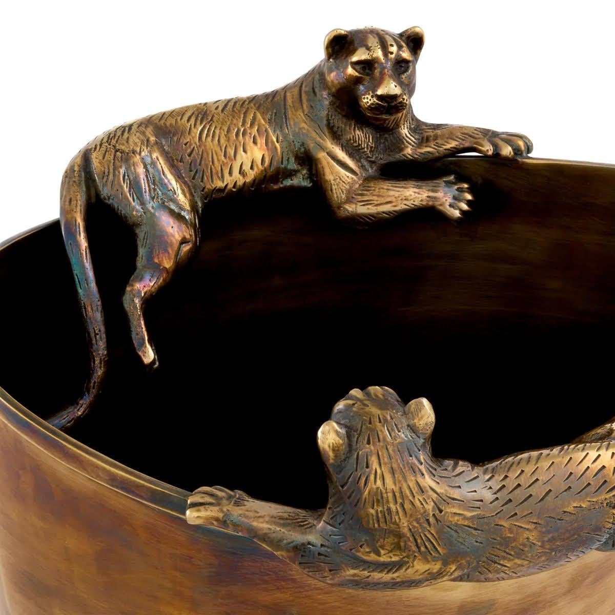 Paar Eiskübel, bronzefarbenes, patiniertes Metall, verziert mit Puma-Figuren. (Französisch) im Angebot