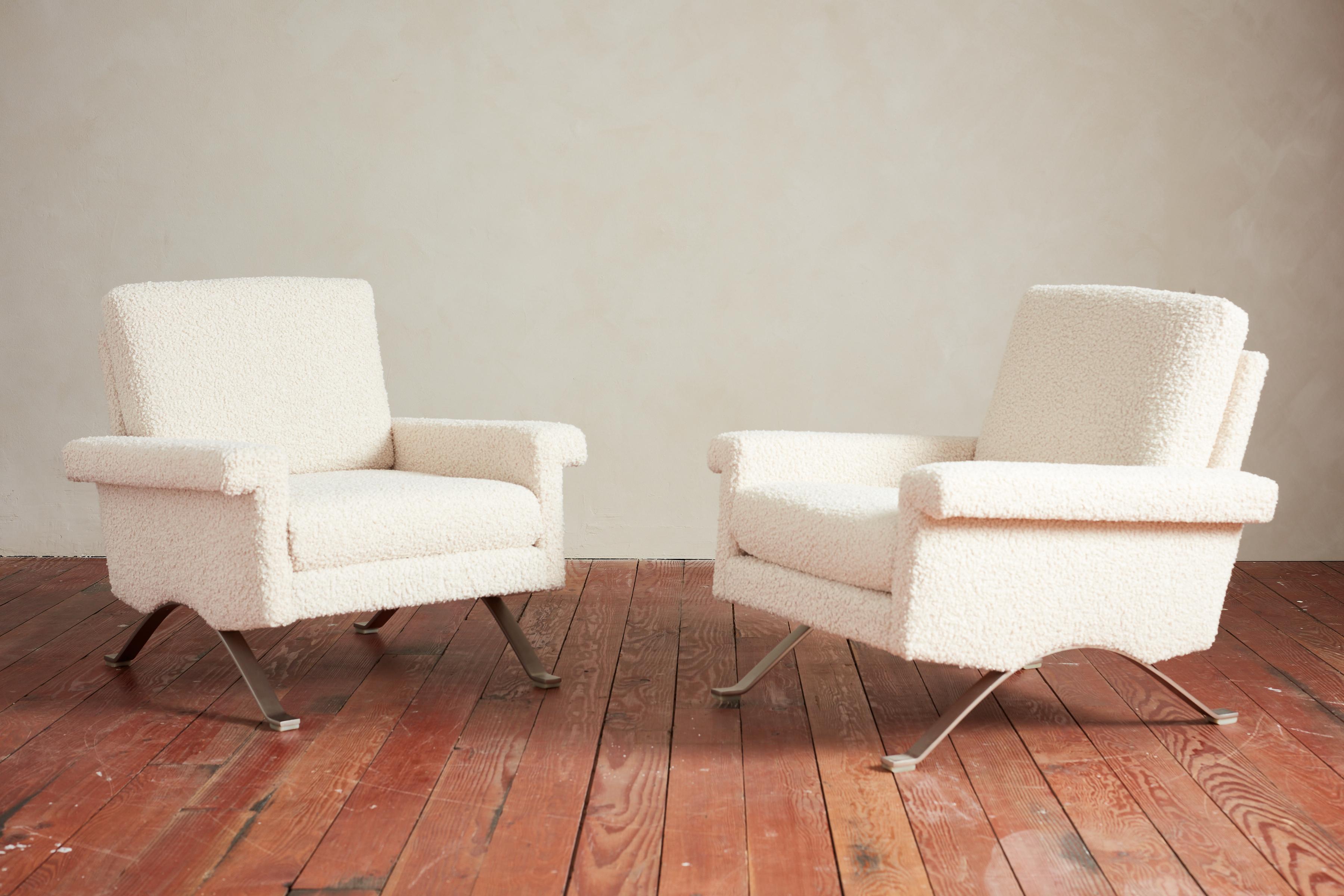 Beautiful pair of Ico Parisi 875 armchairs for Cassina,

Reupholstered in beautiful wool boucle fabric with arched stainless steel frames with undulated curved profile. 

Italy, 1960. 