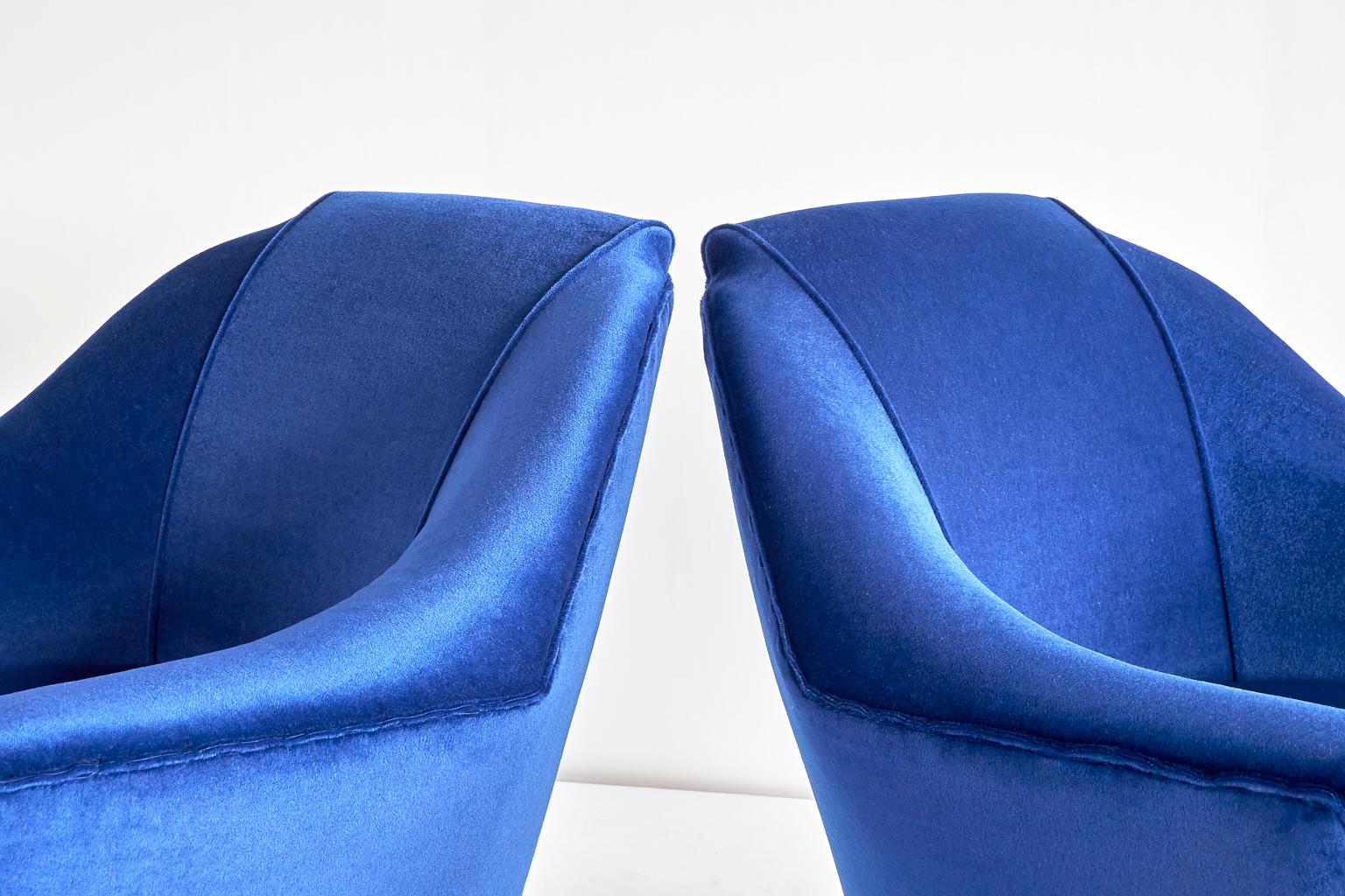 Italian Pair of Ico Parisi Armchairs in Blue Velvet for Ariberto Colombo, Italy, 1951 For Sale