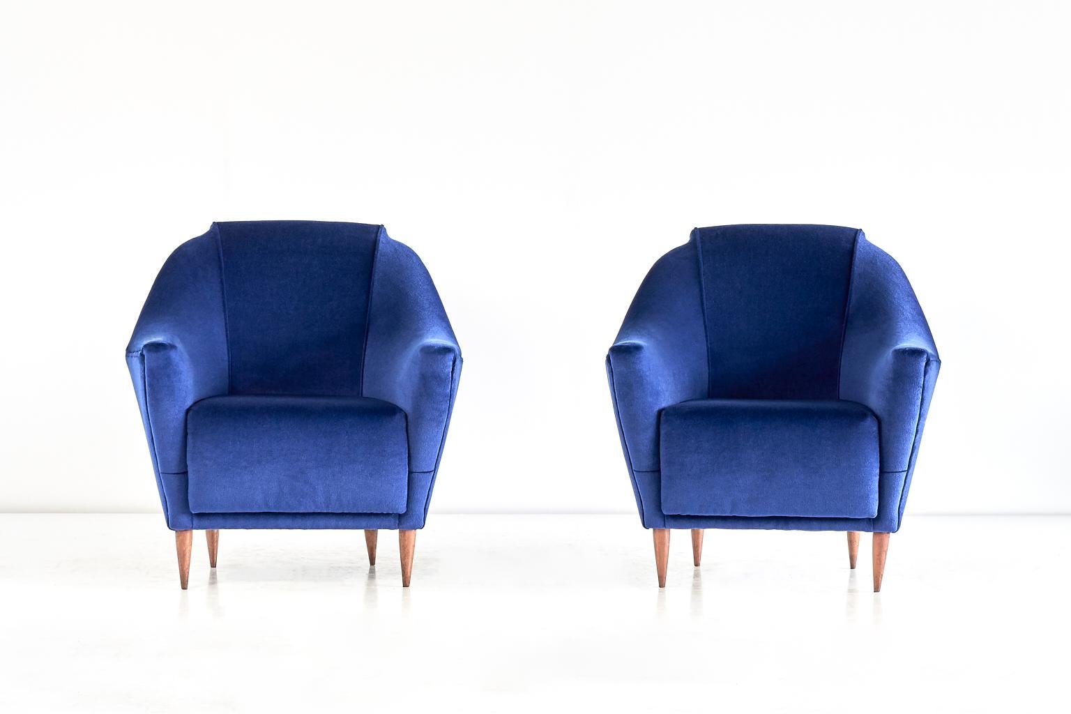 Mohair Pair of Ico Parisi Armchairs in Blue Velvet for Ariberto Colombo, Italy, 1951 For Sale