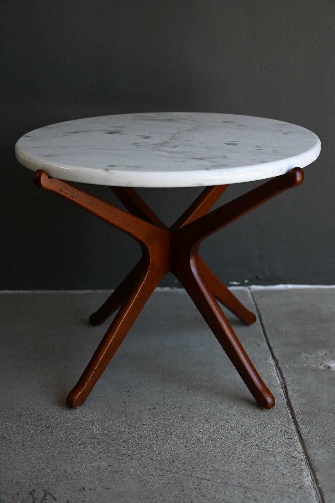 Mid-Century Modern Pair of Ico Parisi Italian Walnut and Marble Side Tables, ca. 1960 For Sale