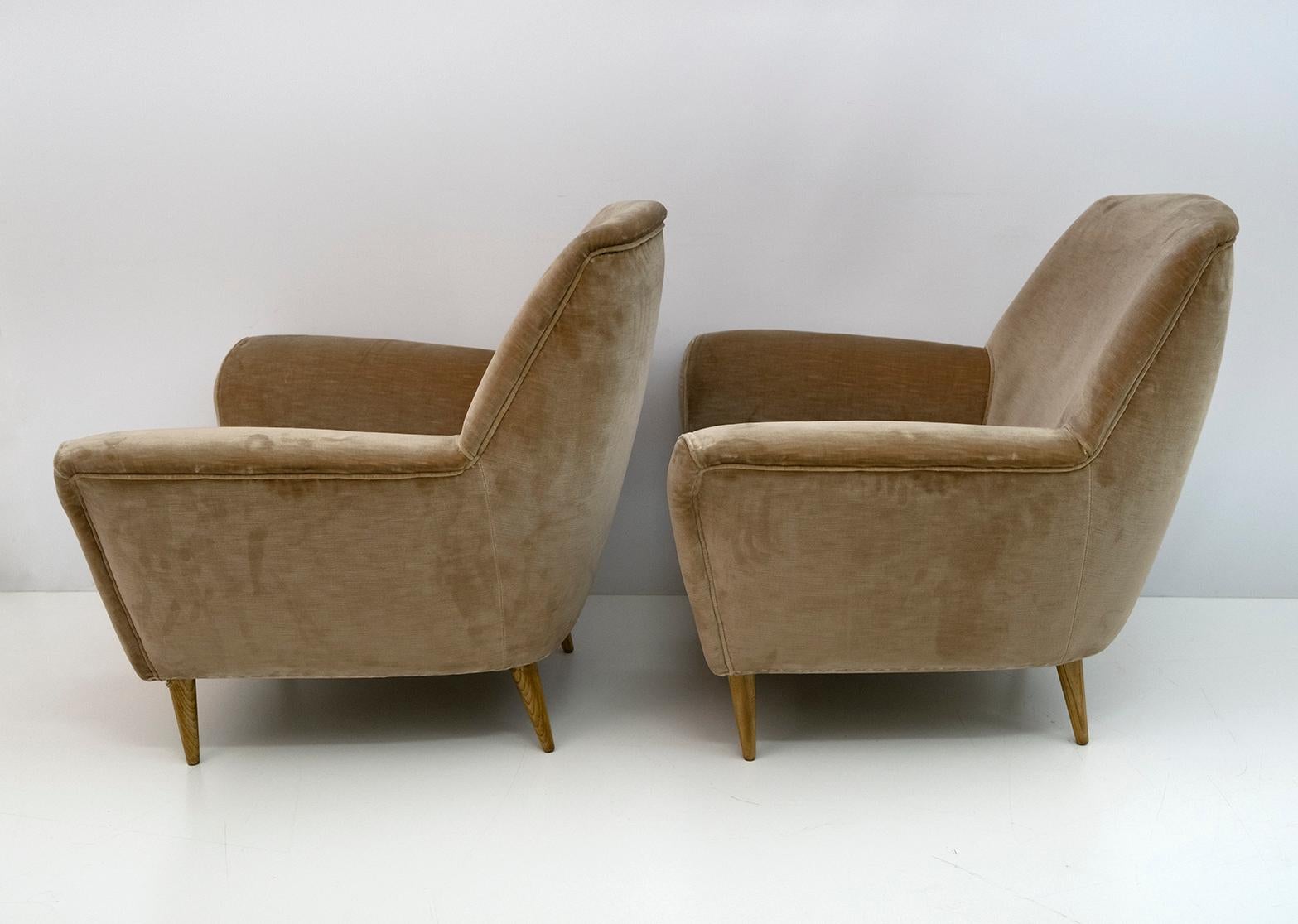 Pair of Ico Parisi Mid-Century Modern Curved Armchairs for Ariberto Colombo, 50s In Good Condition In Puglia, Puglia