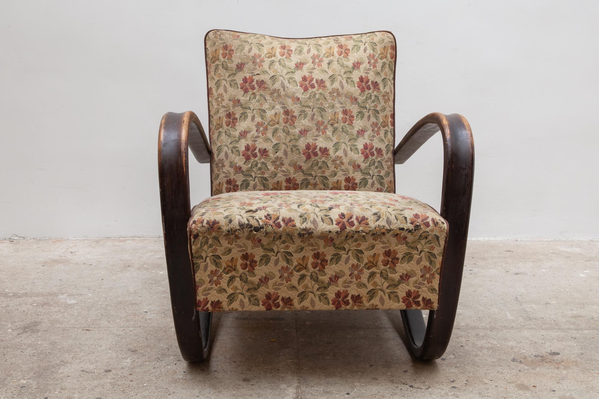 Art Deco 1930s beech bentwood lounge armchairs chairs with beautiful sculptural wooden arms. Original Flower pattern upholstery.
Dimensions: 65 W x 80 H x 90 D cm, seat 35 cm high.
