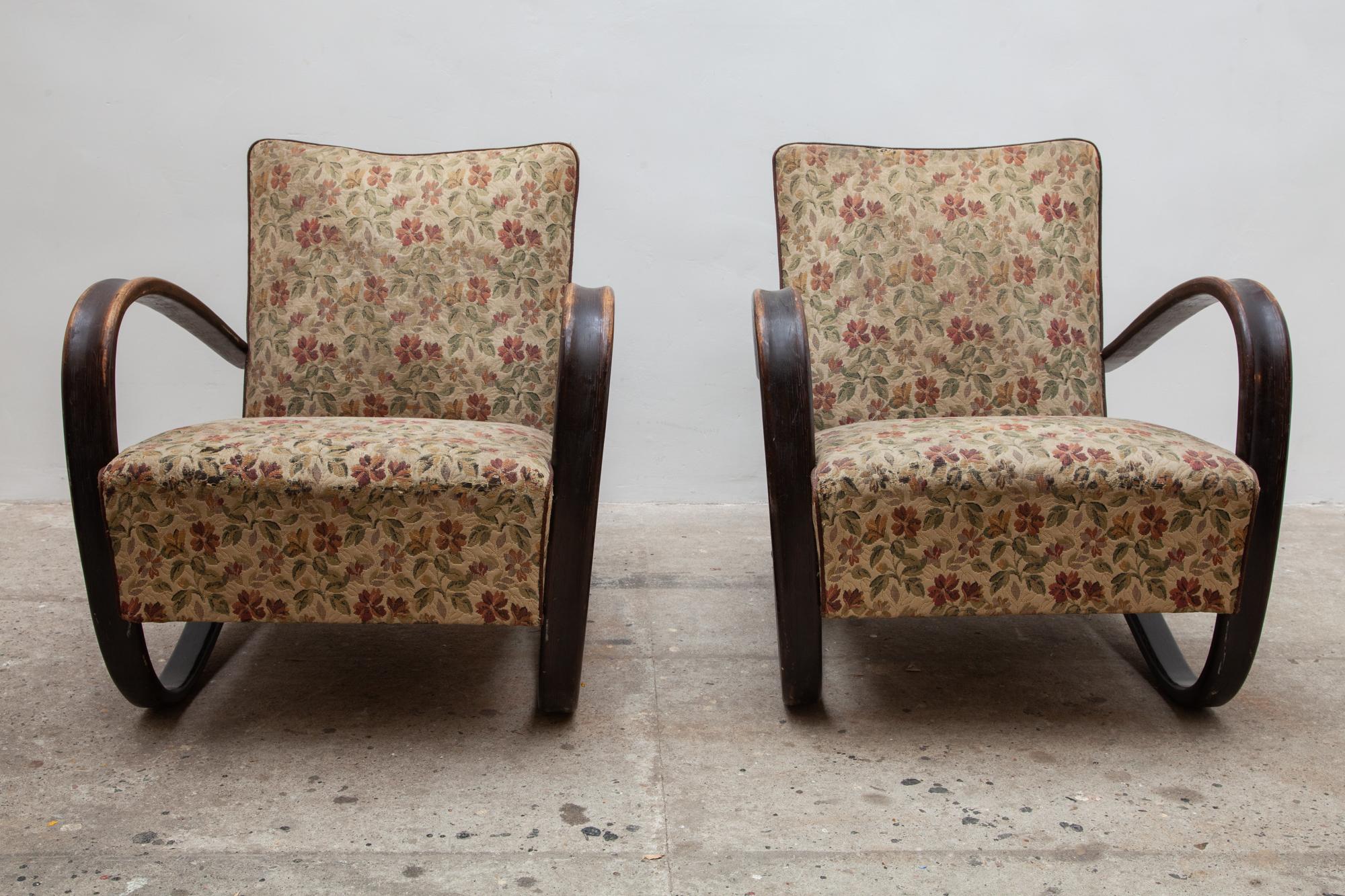 Pair of iconic H-269 lounge chairs by Jindrich Halabala for UP Závody Brno 1930s In Good Condition In Antwerp, BE