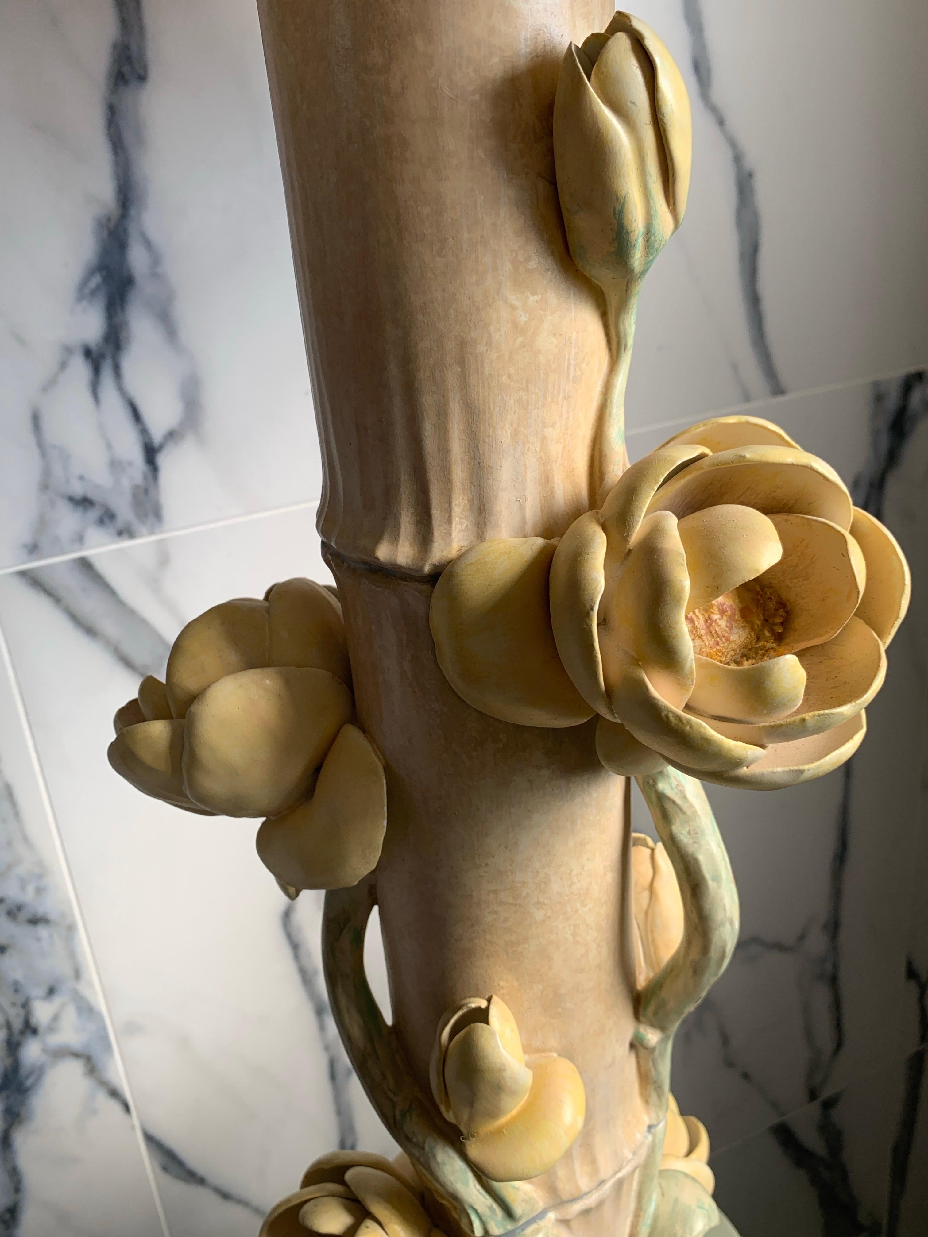 Paire de lampes iconiques du milieu du siècle en plâtre italien de couleur Lotus Pad avec abat-jour en vente 4