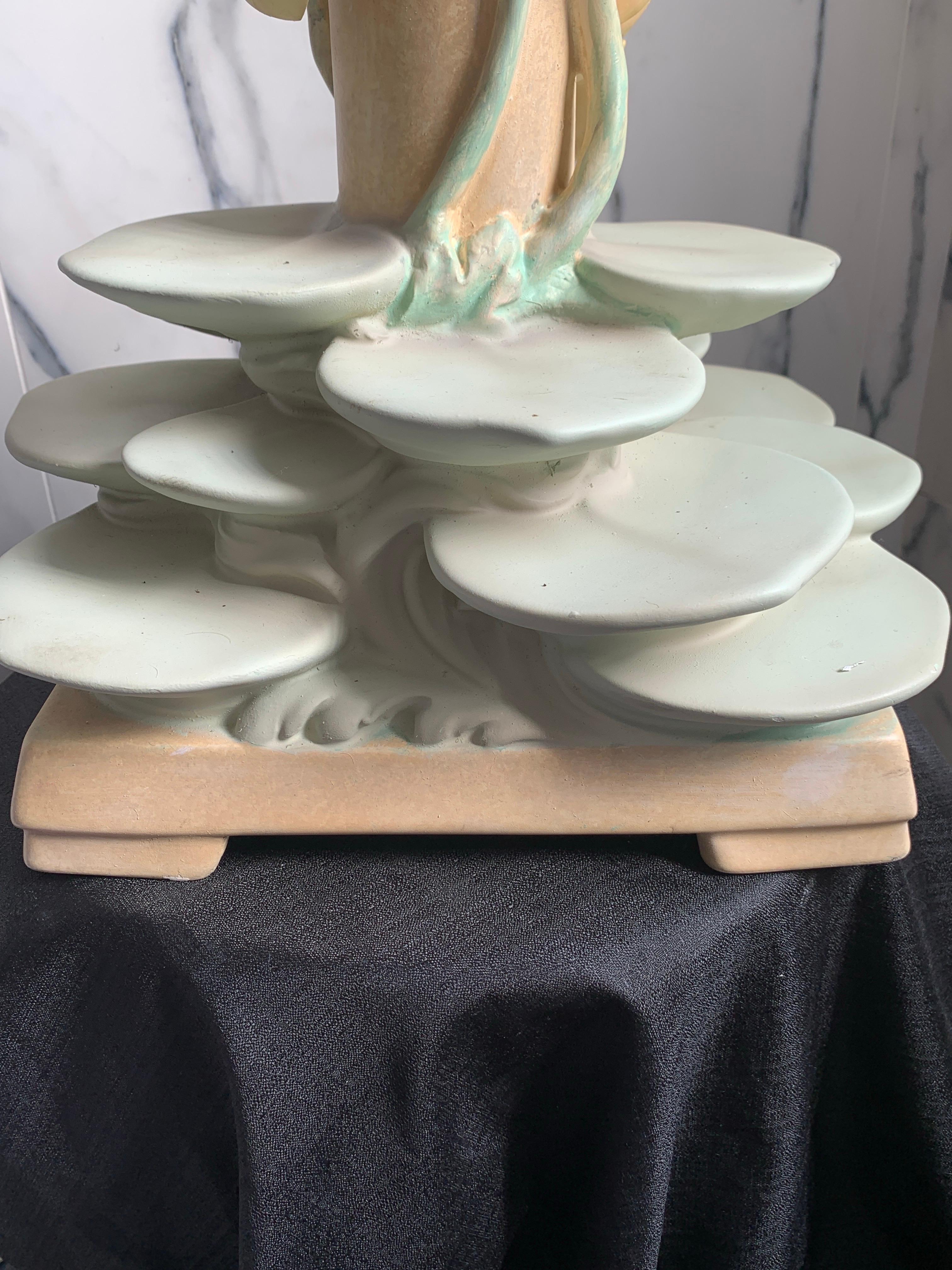 Paire de lampes iconiques du milieu du siècle en plâtre italien de couleur Lotus Pad avec abat-jour en vente 9
