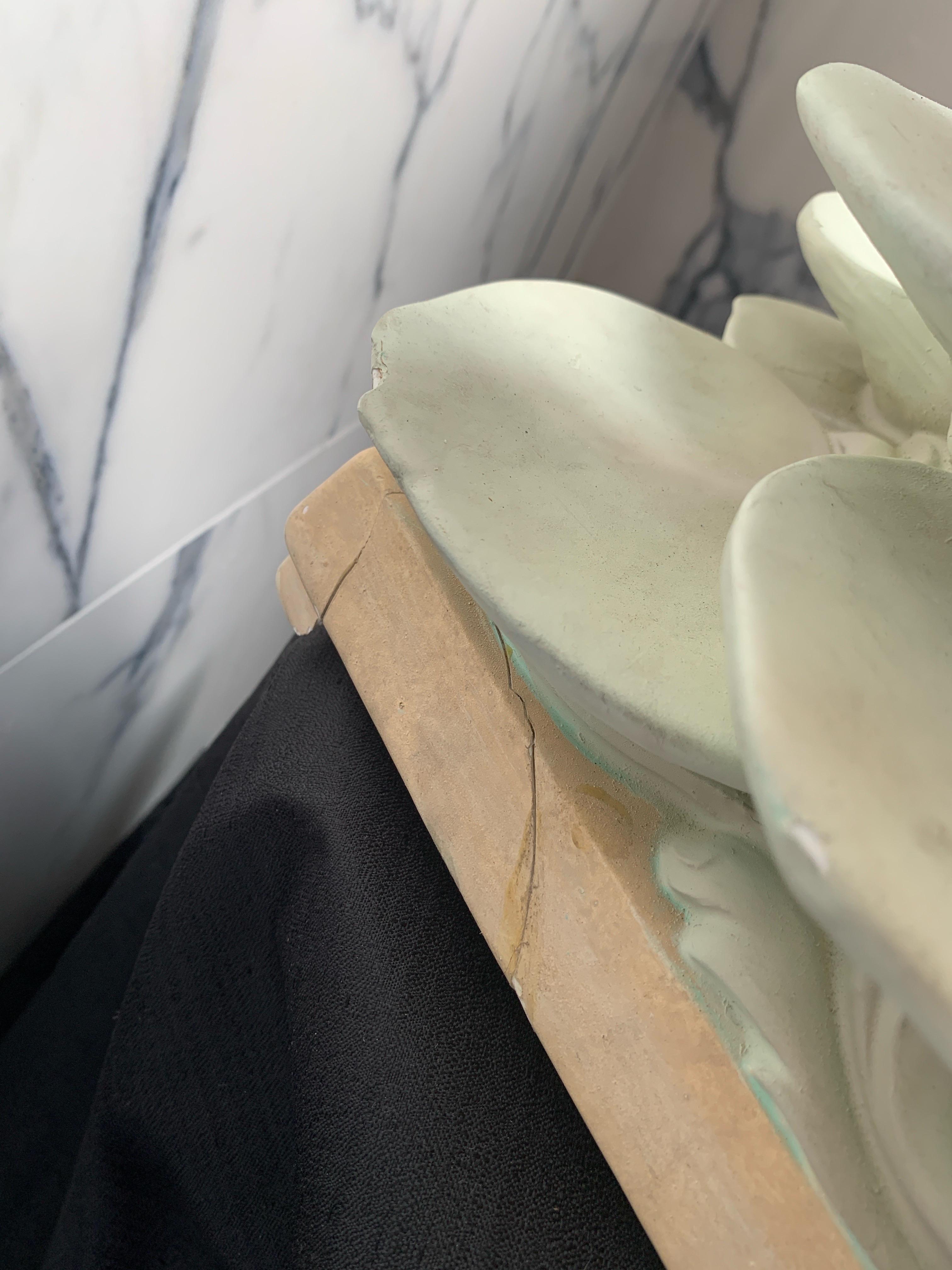 Paire de lampes iconiques du milieu du siècle en plâtre italien de couleur Lotus Pad avec abat-jour en vente 10