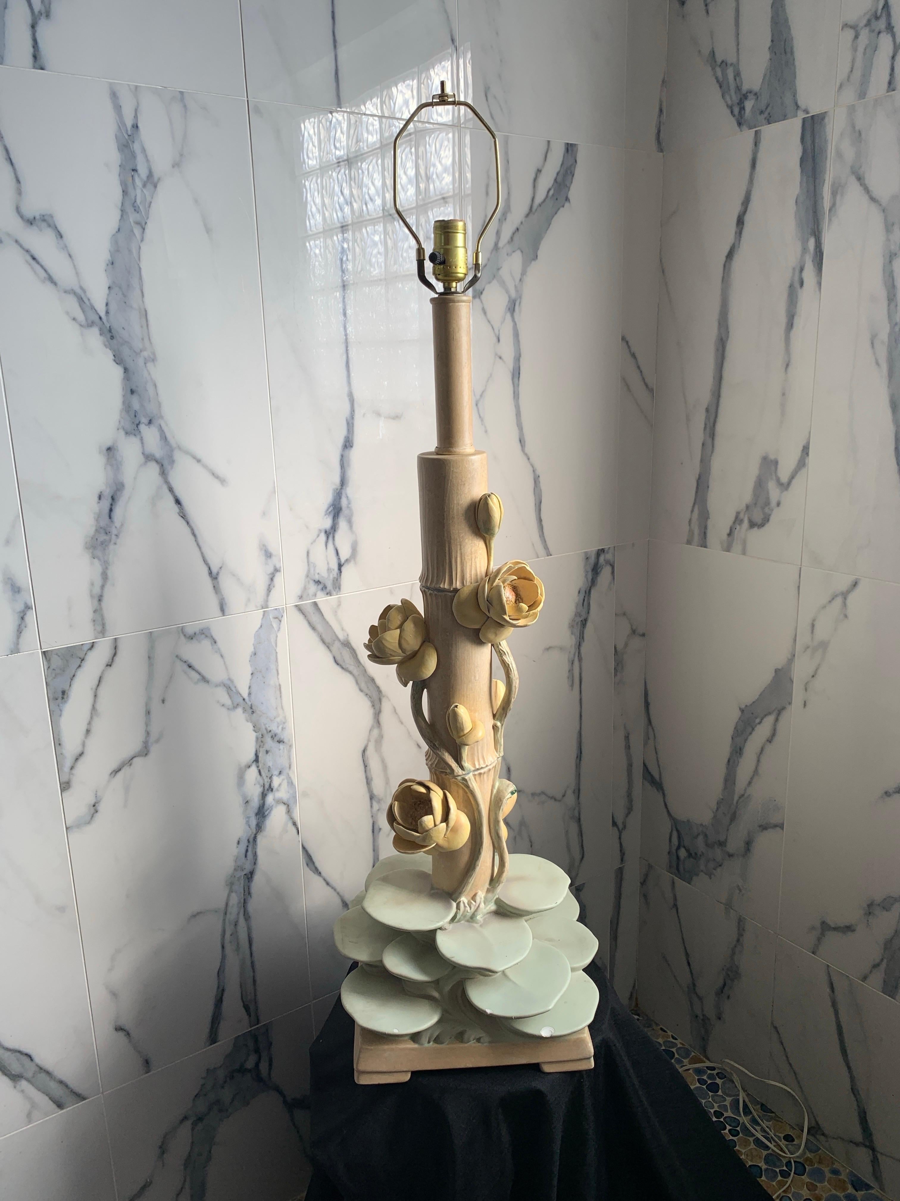 Paire de lampes iconiques du milieu du siècle en plâtre italien de couleur Lotus Pad avec abat-jour en vente 12