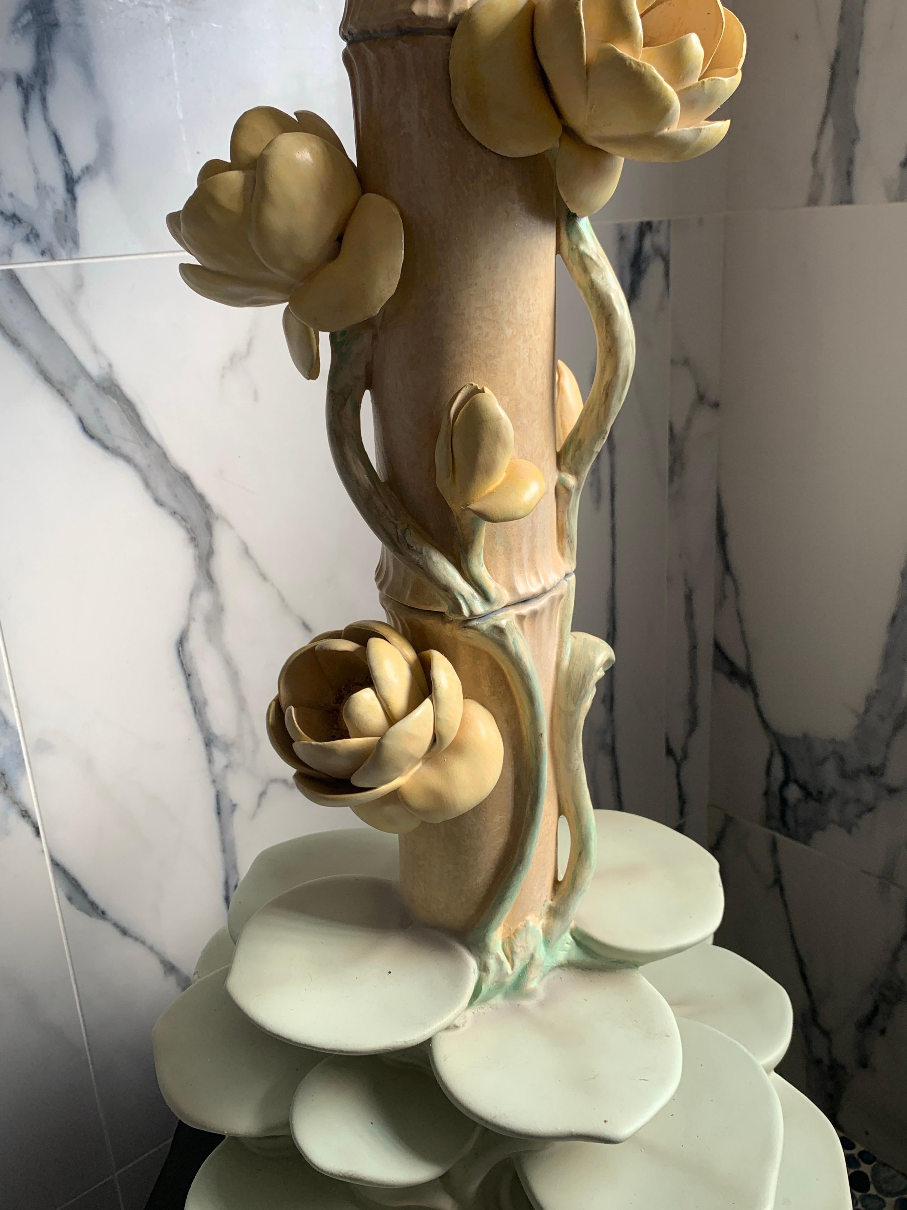 Plâtre Paire de lampes iconiques du milieu du siècle en plâtre italien de couleur Lotus Pad avec abat-jour en vente