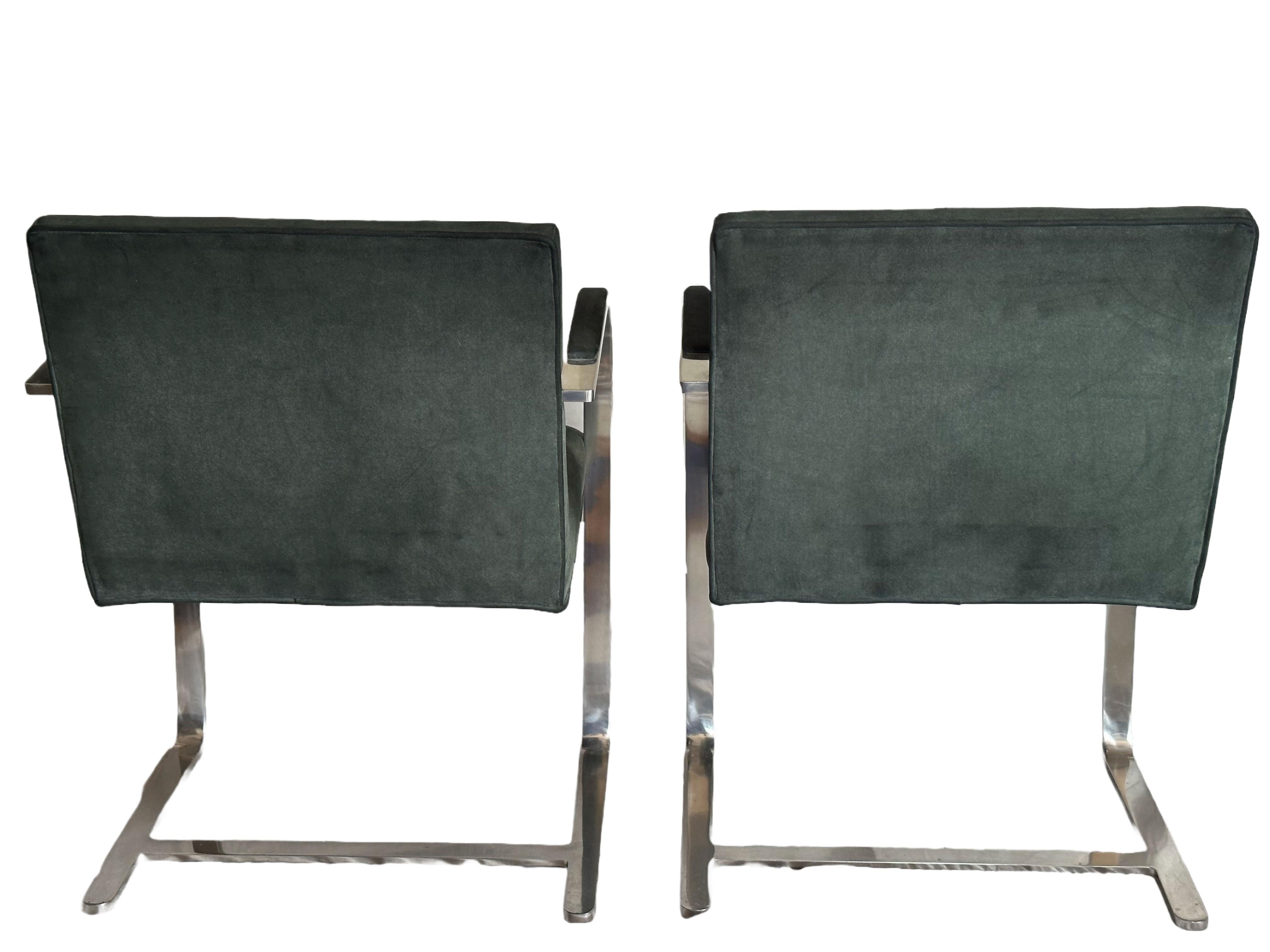 Américain Mies Van Der Rohe paire de chaises de bar plates emblématiques Brno en daim noir en vente