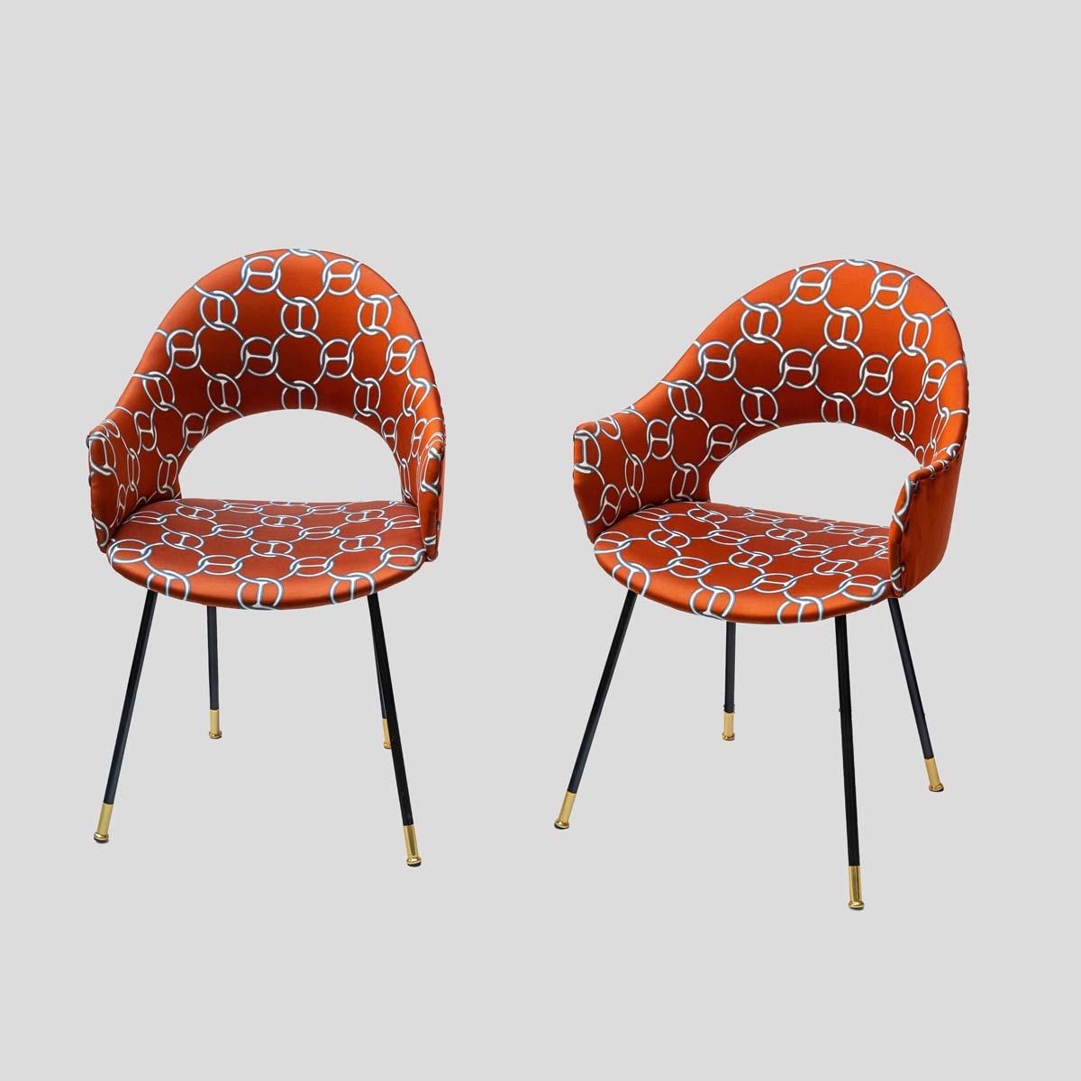 Paire de chaises iconiques à dossier rond avec tissu Hermes. Design/One du milieu du siècle dernier en vente 6