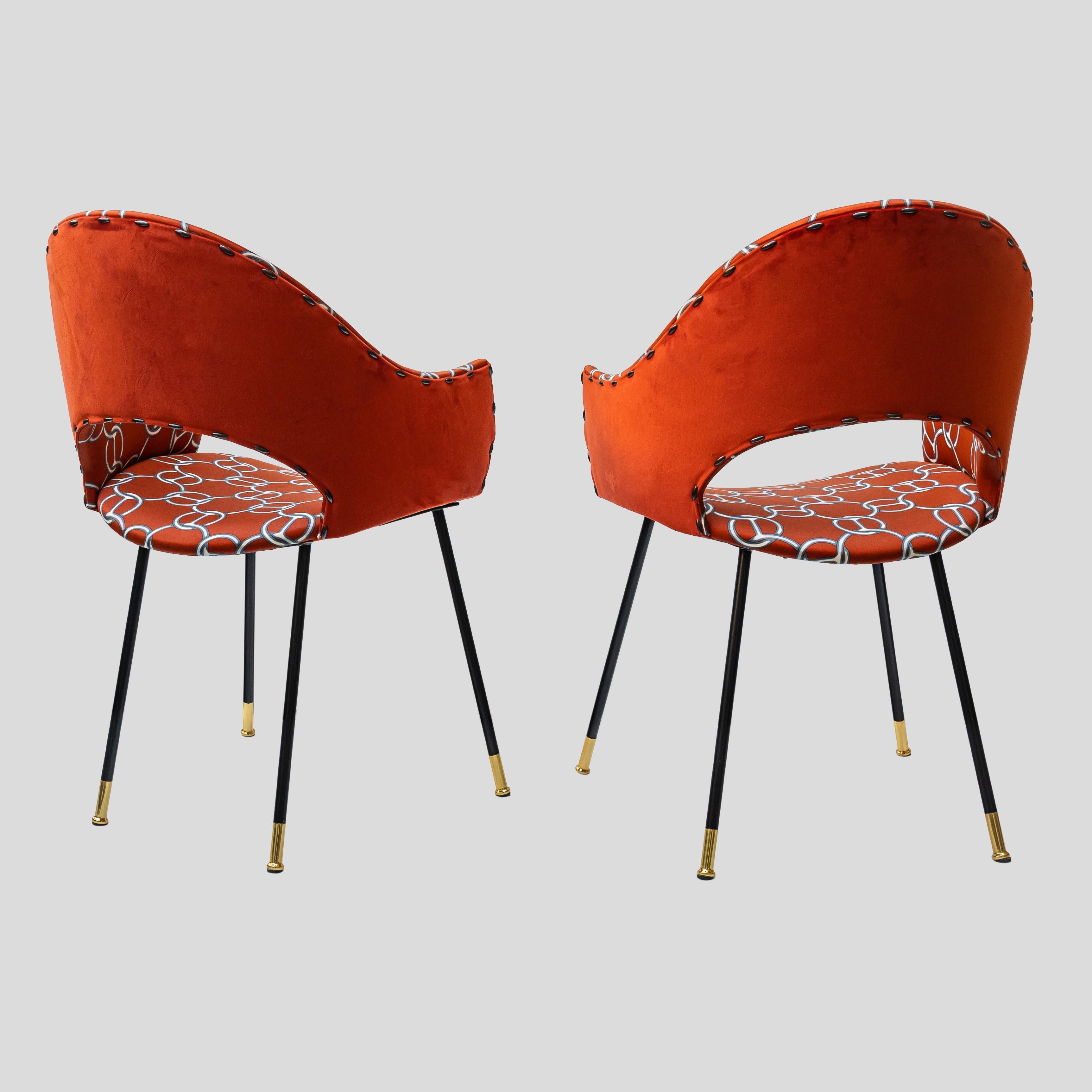 Mid-Century Modern Paire de chaises iconiques à dossier rond avec tissu Hermes. Design/One du milieu du siècle dernier en vente