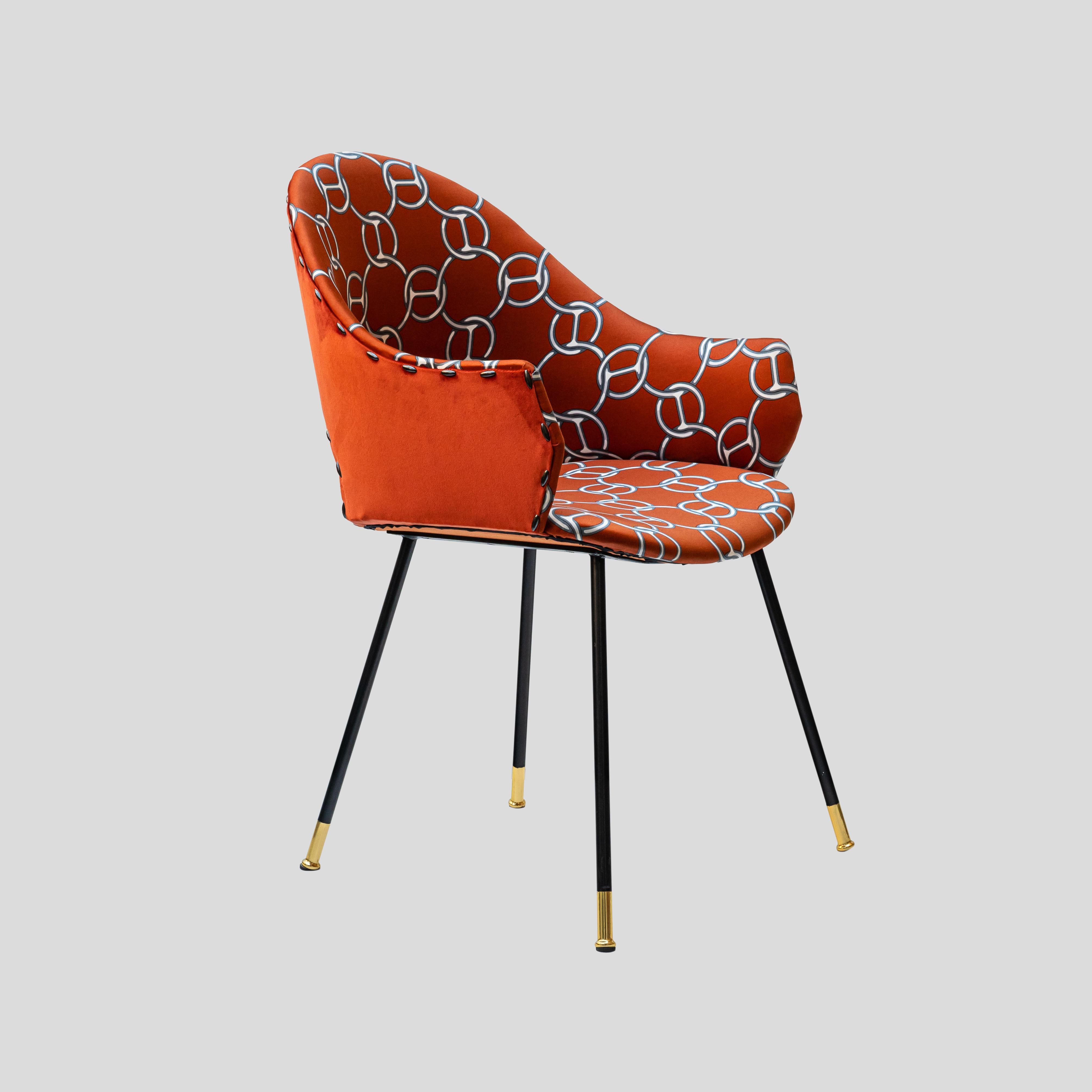 20ième siècle Paire de chaises iconiques à dossier rond avec tissu Hermes. Design/One du milieu du siècle dernier en vente