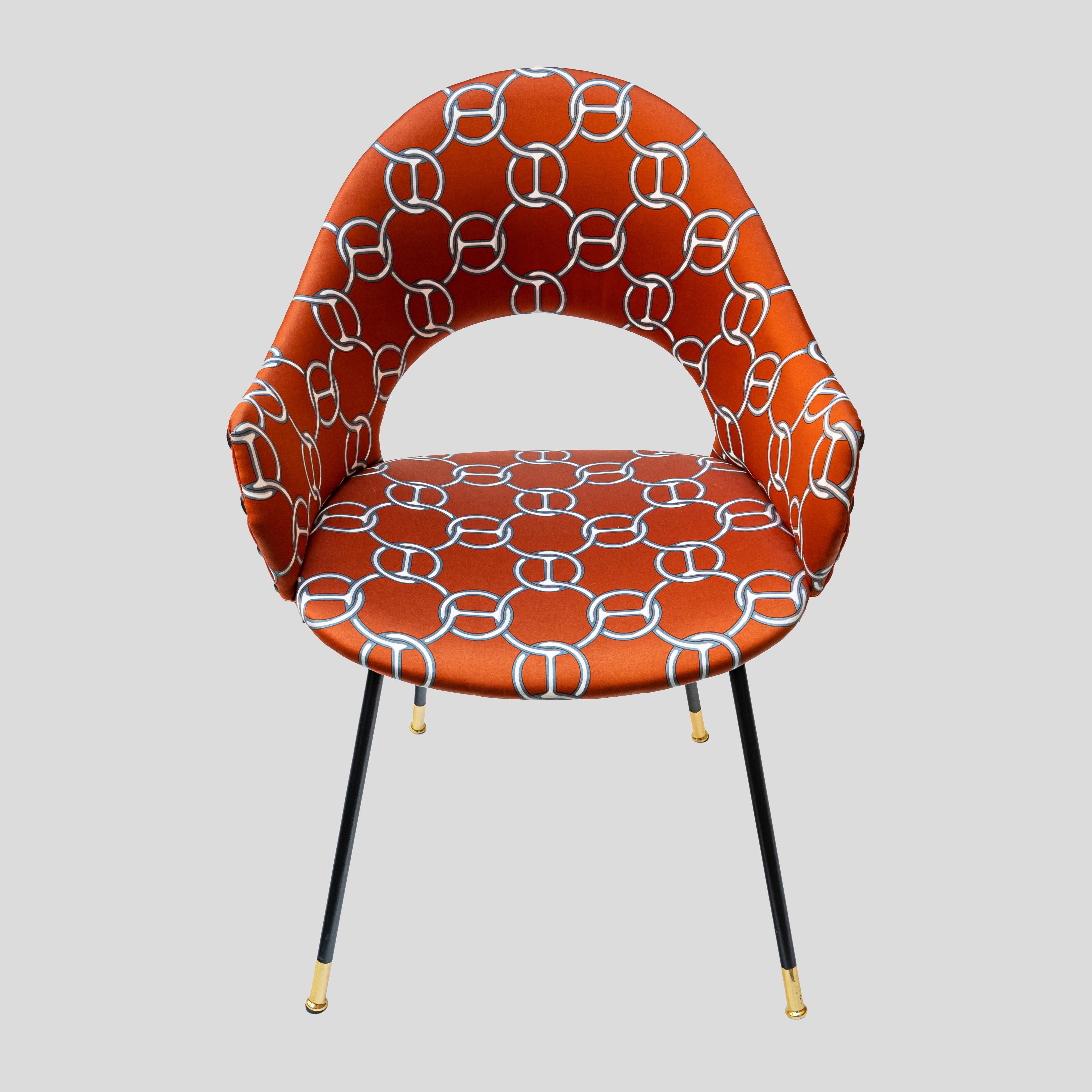 Paire de chaises iconiques à dossier rond avec tissu Hermes. Design/One du milieu du siècle dernier en vente 1