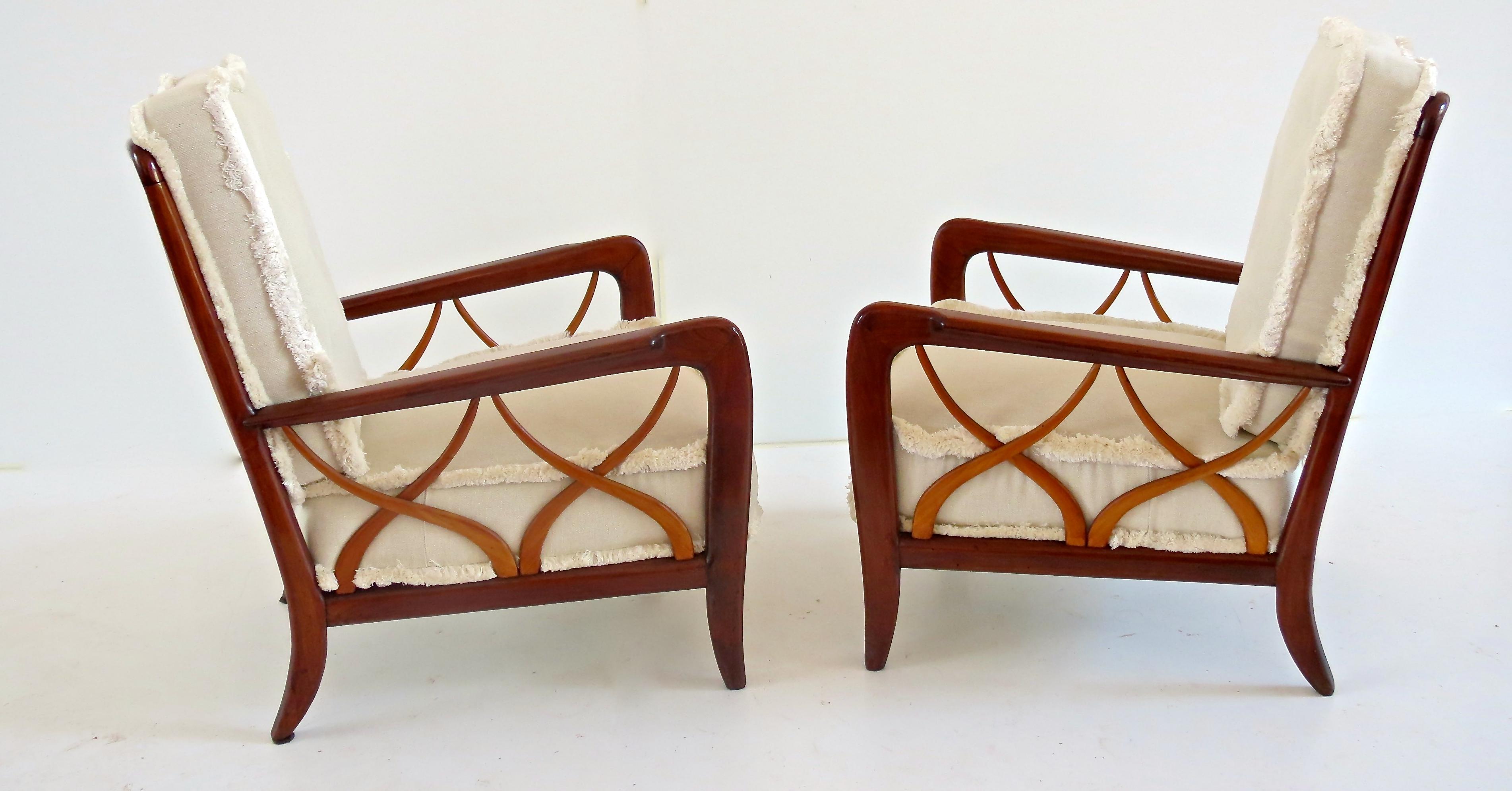 Italian Pair of Iconic Walnut and Cherrywood Attributed Paolo Buffa White Armchairs 1940