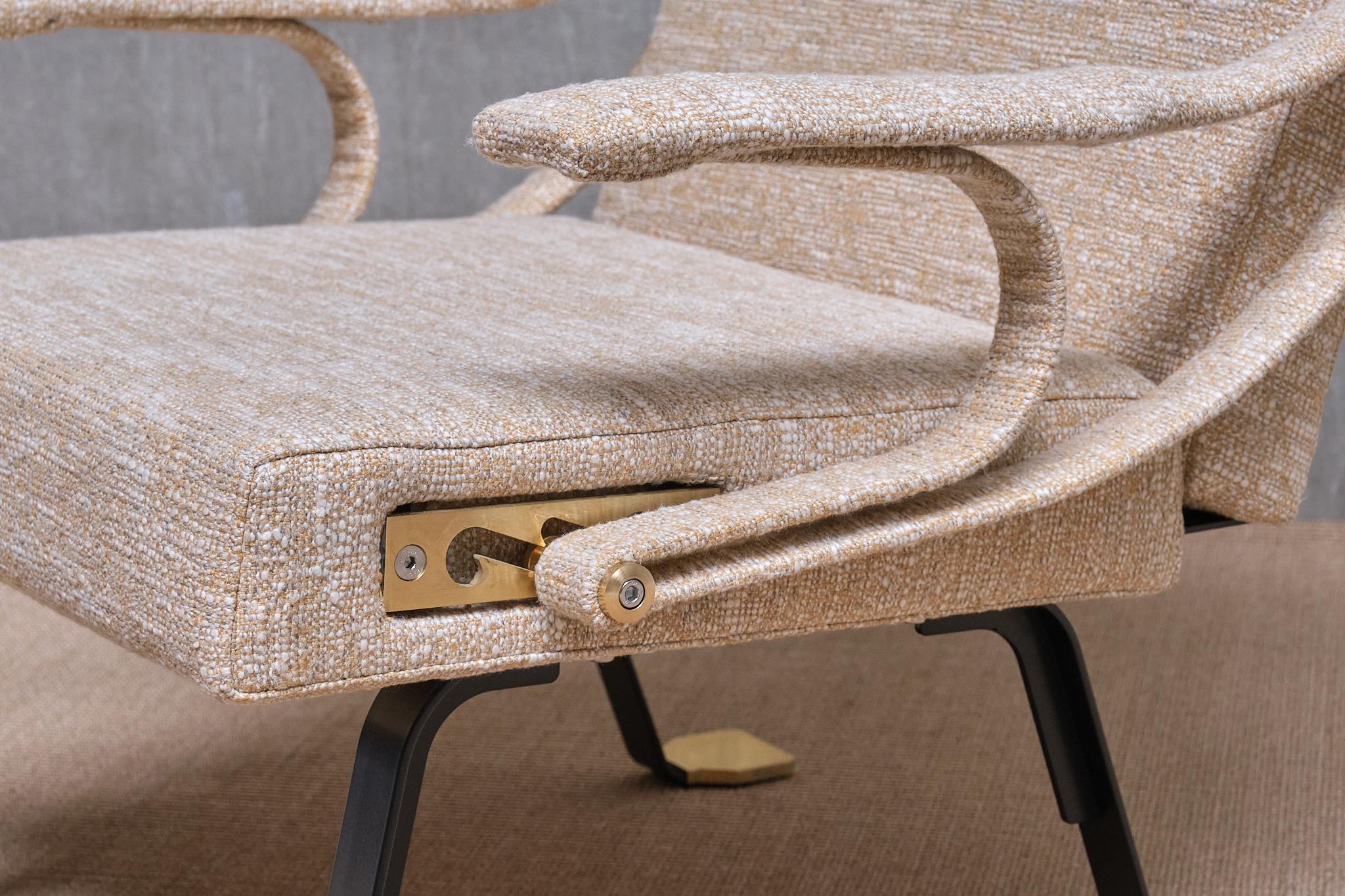 Coppia di poltrone Ignazia Gardella 'Digamma' in tweed beige Métaphores, 2025 in vendita 10