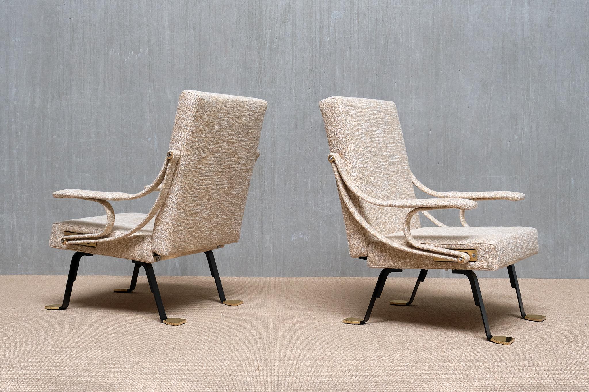 Spagnolo Coppia di poltrone Ignazia Gardella 'Digamma' in tweed beige Métaphores, 2025 in vendita