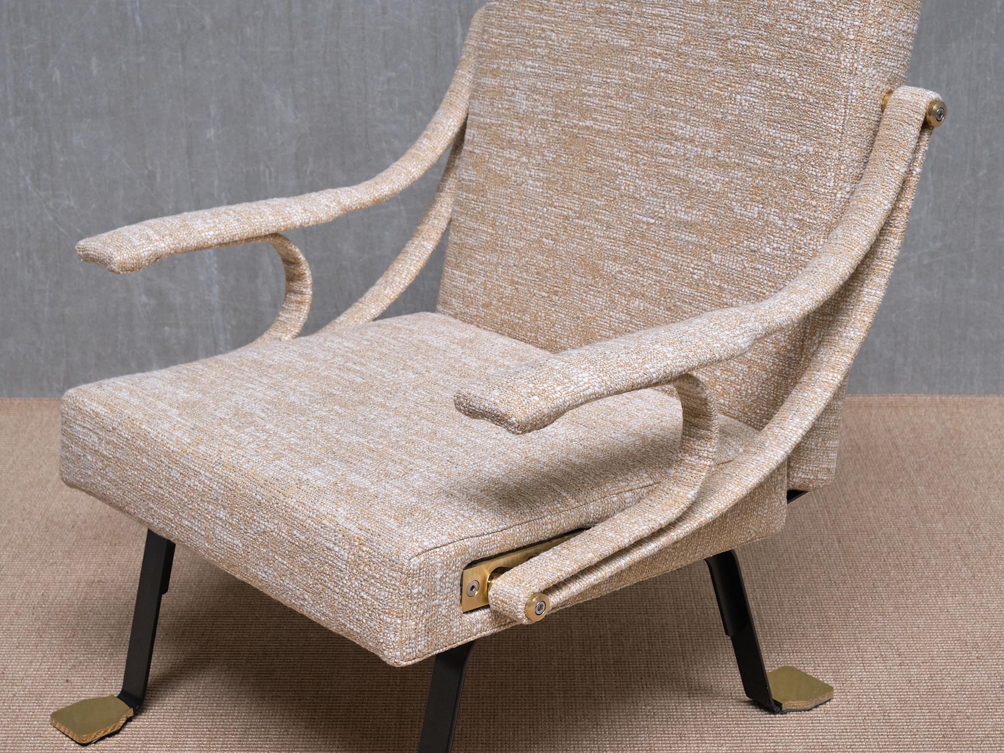 Ottone Coppia di poltrone Ignazia Gardella 'Digamma' in tweed beige Métaphores, 2025 in vendita