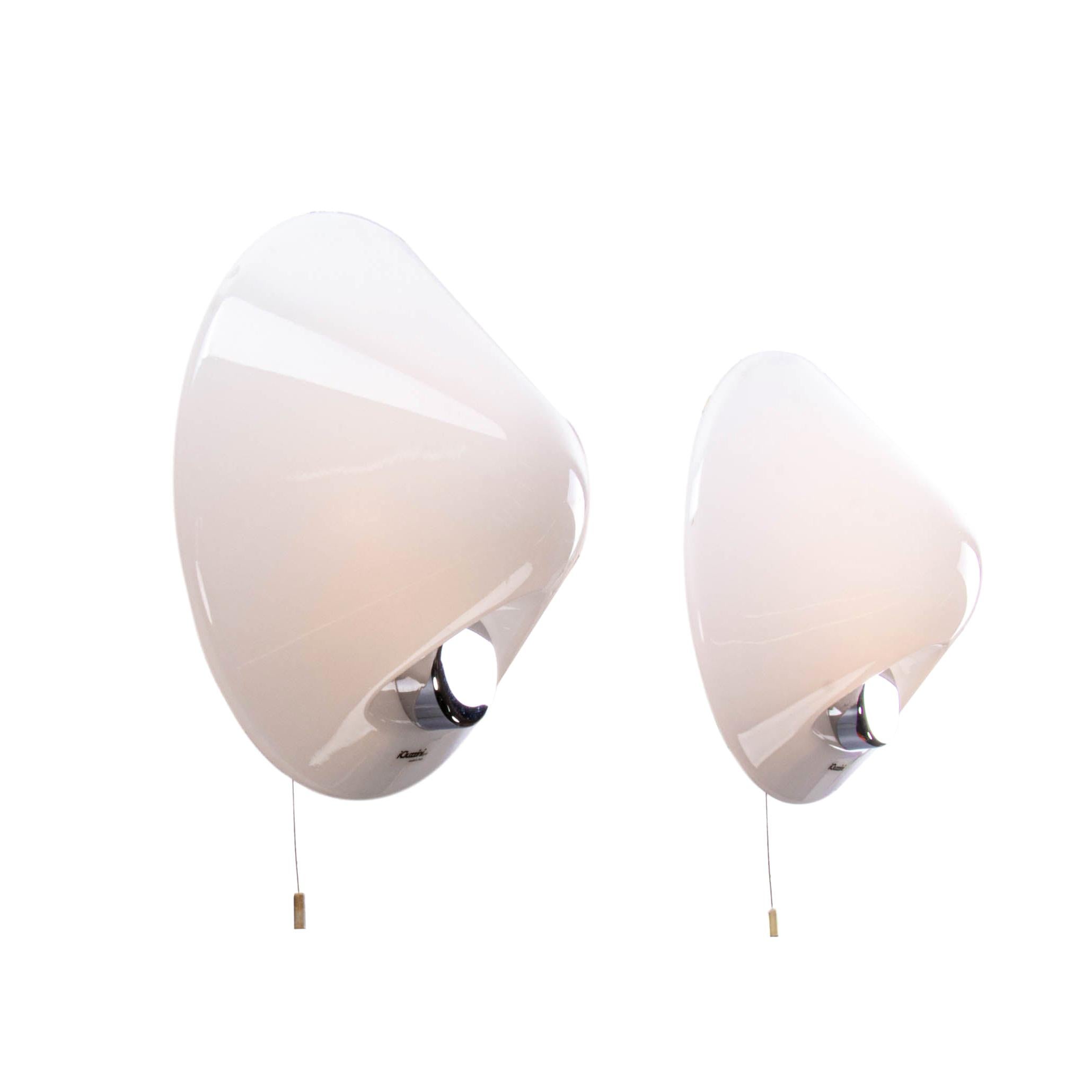 1970 Italie iGuzzini Space Age Wall Sconce by Guzzini:: Set of 2