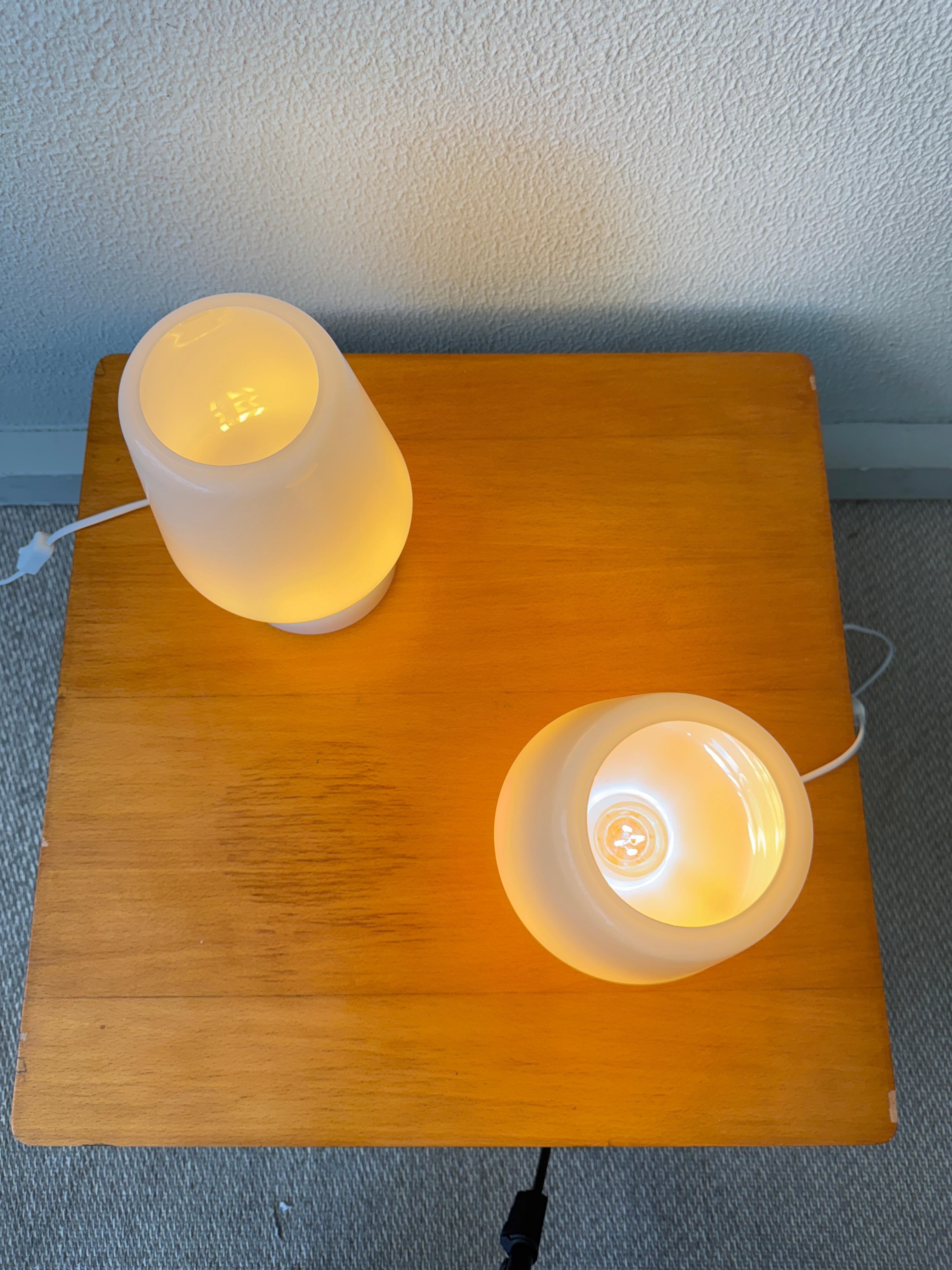 Paire de lampes de table IKEA GULDLÖK en verre opalin blanc, design scandinave en vente 5