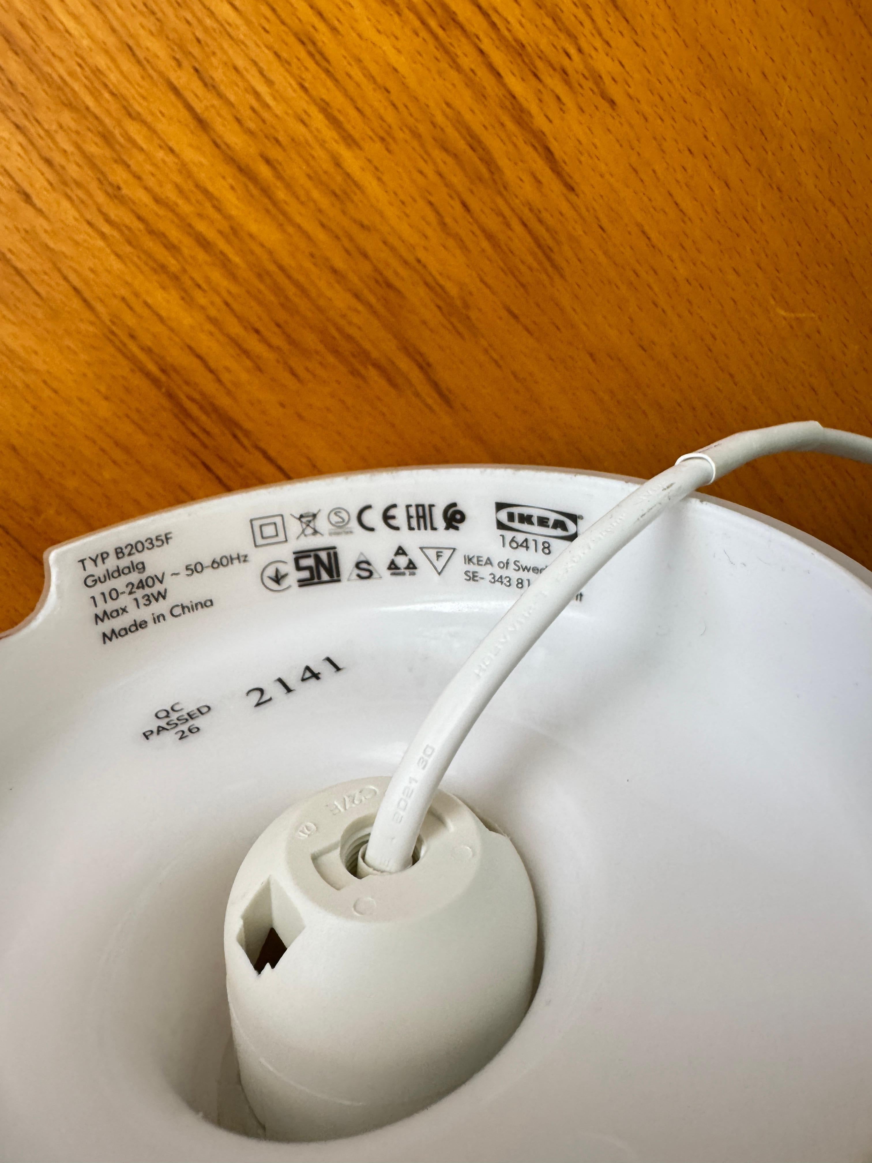 Paire de lampes de table IKEA GULDLÖK en verre opalin blanc, design scandinave en vente 7