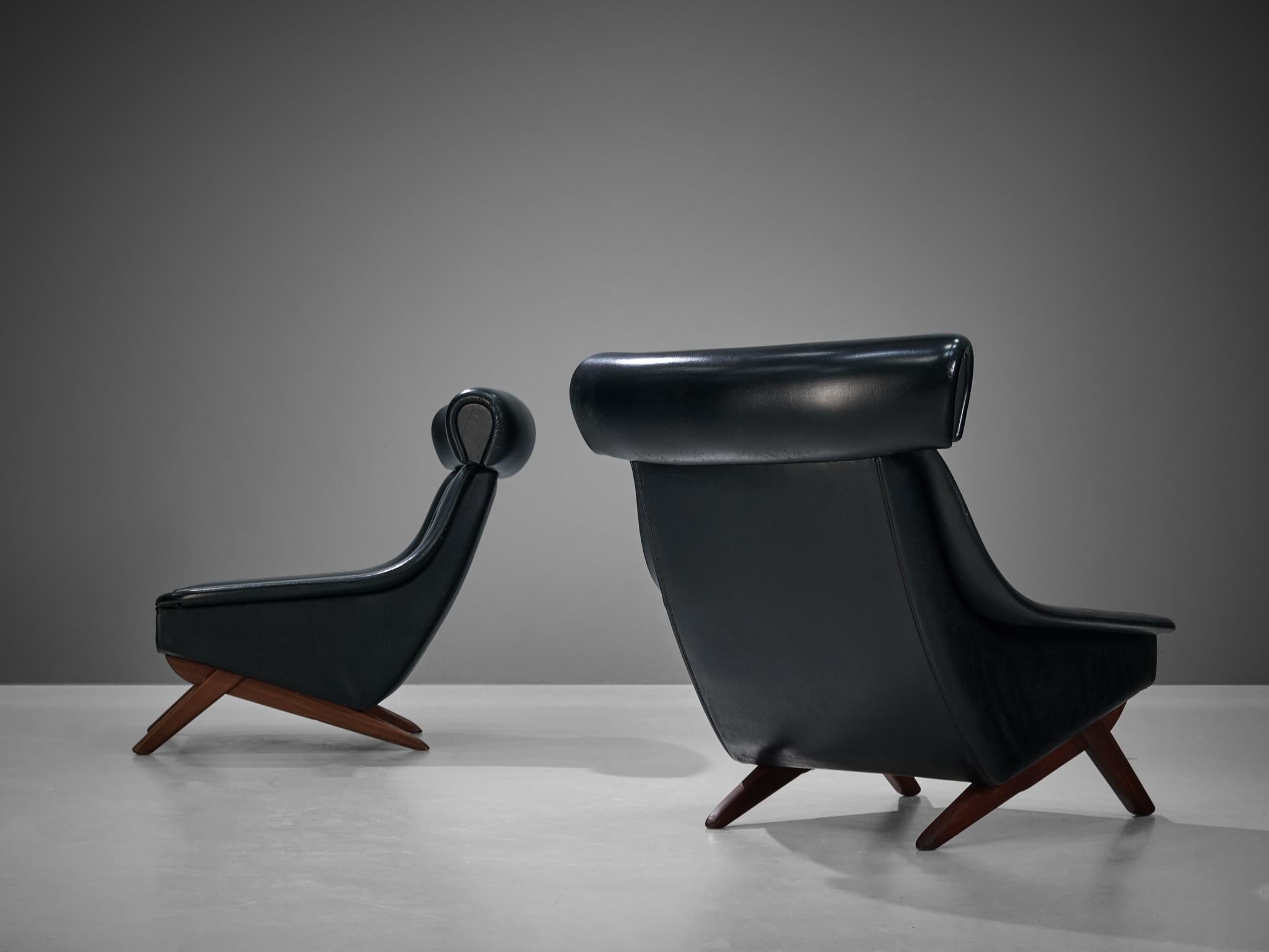 Pair of Illum Wikkelsø Easy Chairs in Black Leatherette and Teak In Good Condition In Waalwijk, NL