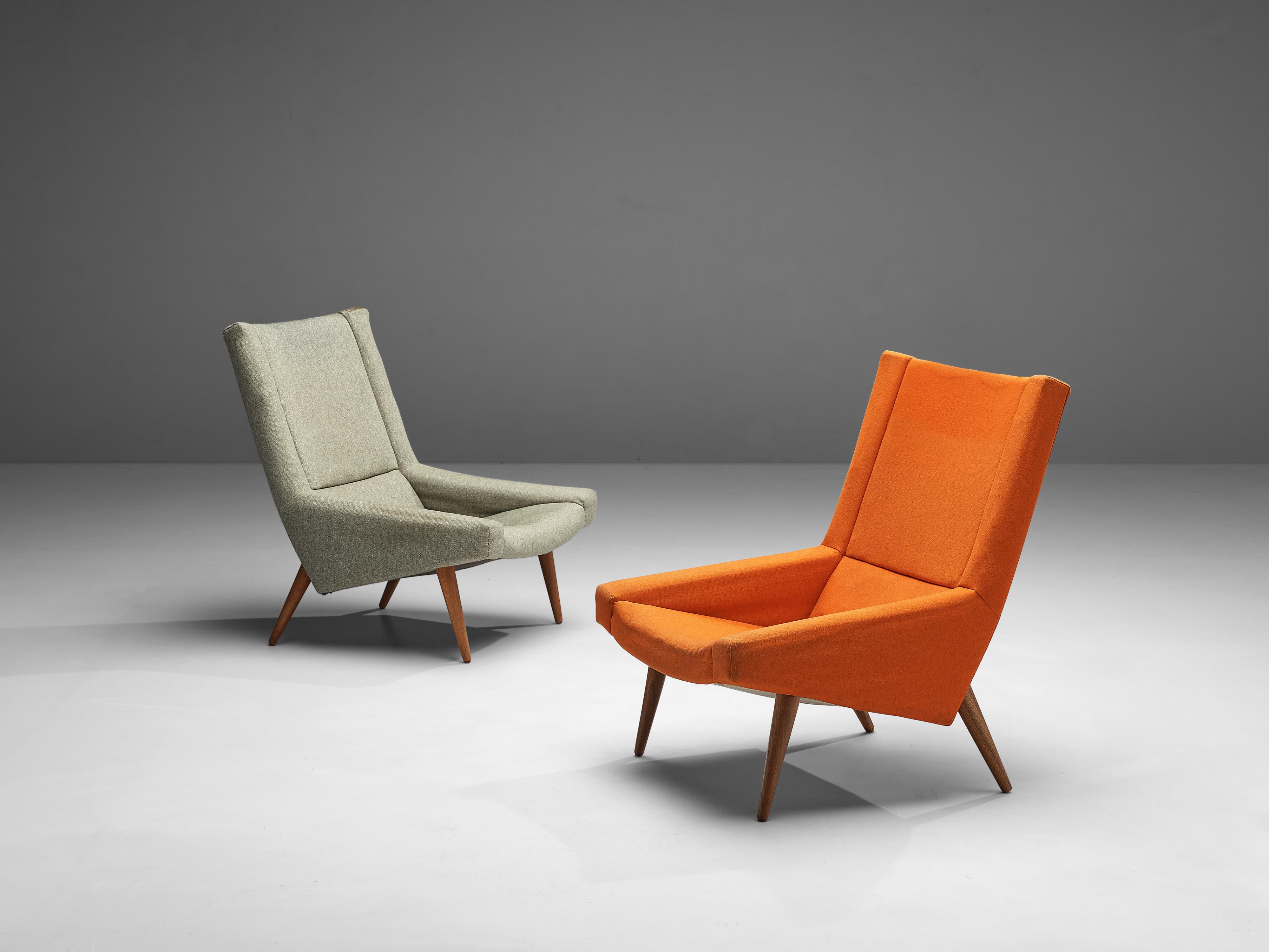 Illum Wikkelsø, pair of lounge chairs, fabric, teak, Denmark, 1950s

Comfortable lounge chairs by Danish designer Illum Wikkelsø. The shape of the chair is characterized by the high backrest that floats over into the low, pointy armrests. The