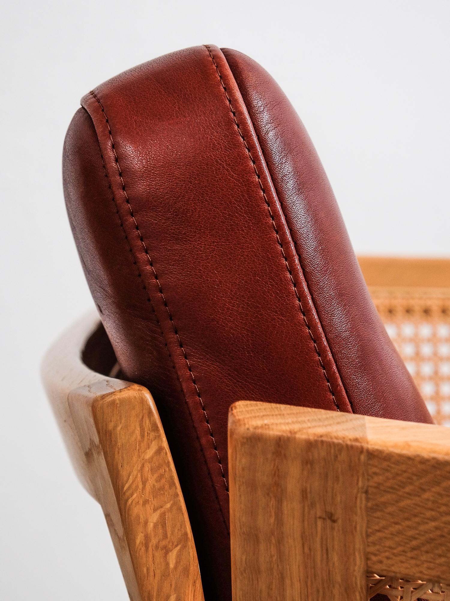 Pair of Illum Wikkelsø 'Plexus' Easy Chairs in Oak and Coqnac Leather, 1960s 4