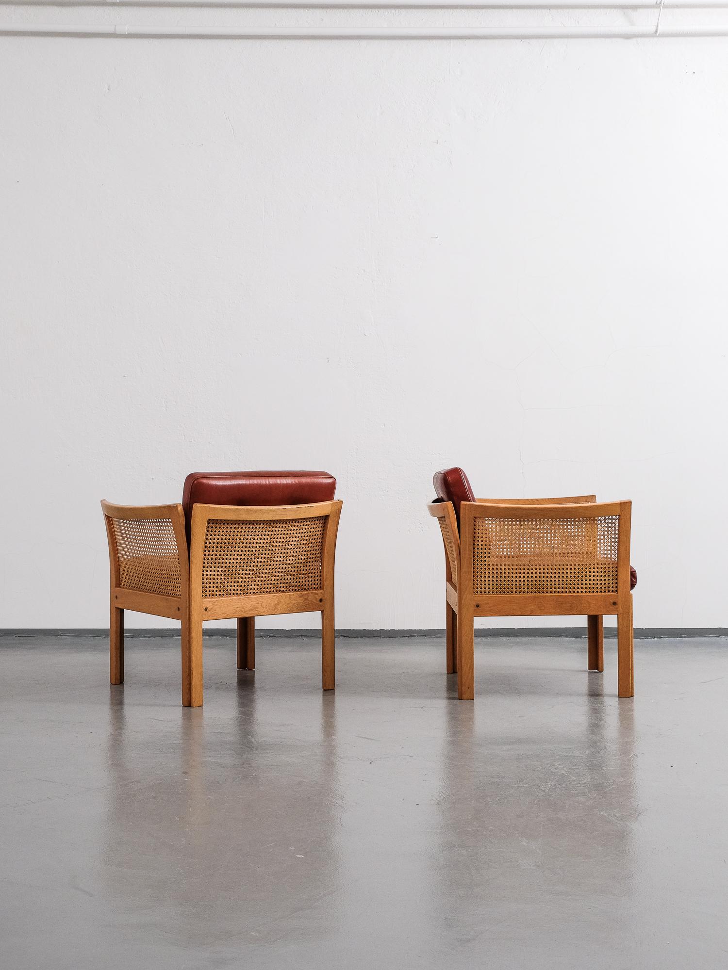 Pair of Illum Wikkelsø 'Plexus' Easy Chairs in Oak and Coqnac Leather, 1960s 2