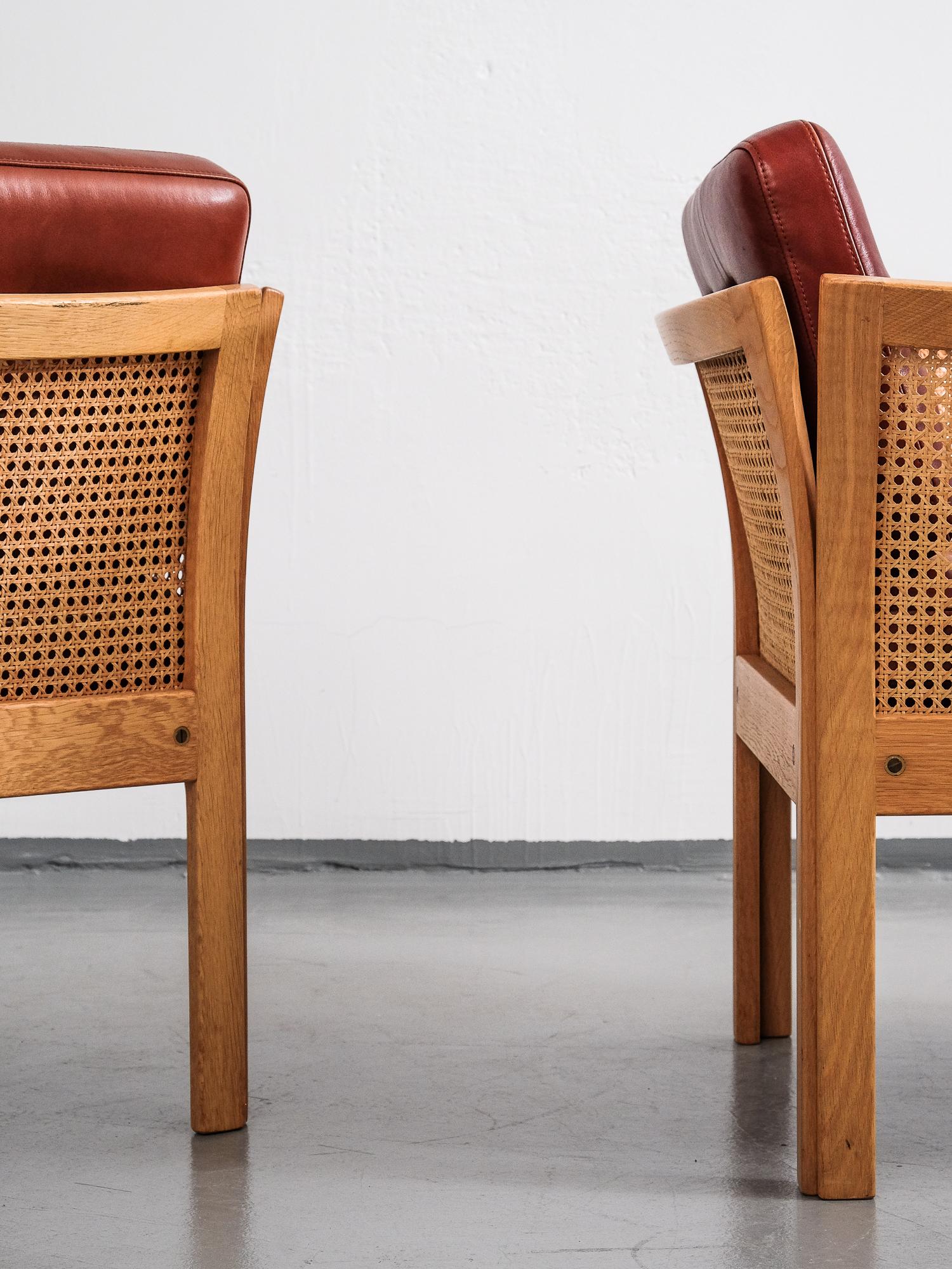Pair of Illum Wikkelsø 'Plexus' Easy Chairs in Oak and Coqnac Leather, 1960s 3