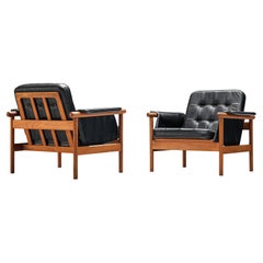 Illum Wikkelsø Paar 'Wiki' Lounge-Stühle aus Teakholz und schwarzem Leder
