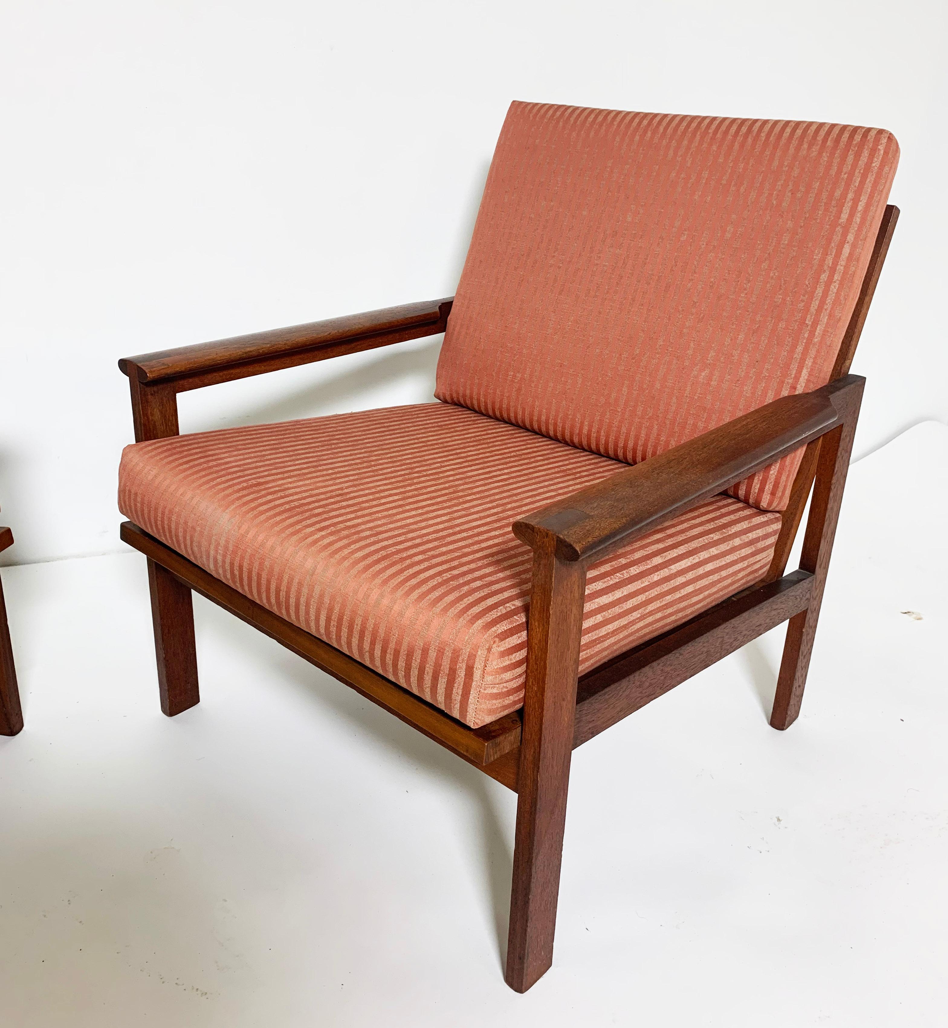Pair of Illum Wikkelso Teak Lounge Chairs for Niels Eilersen, Denmark, ca. 1960s In Good Condition In Peabody, MA