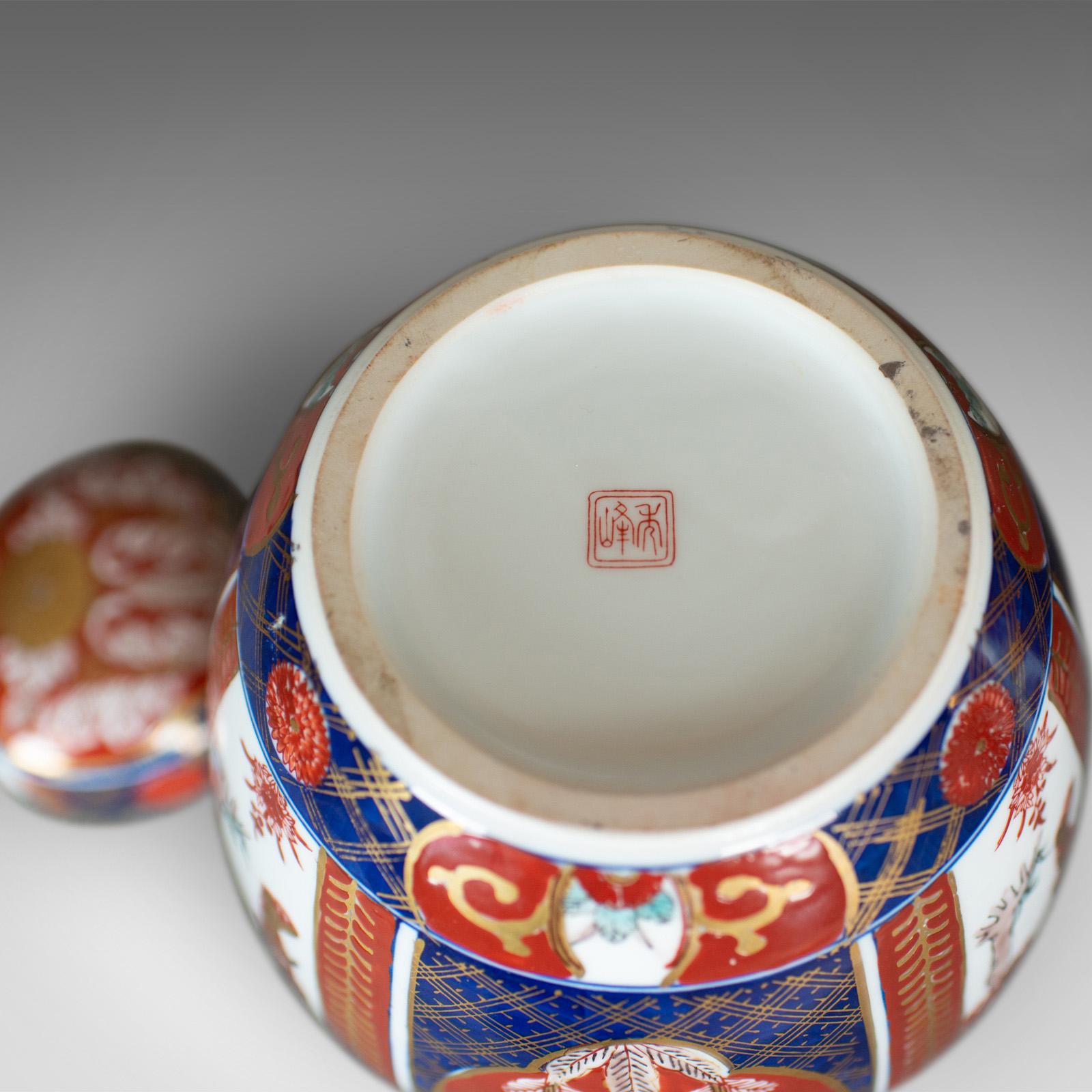 Pair of Imari Ginger Jars, Porcelain Spice Jars, Mid-Late 20th Century In Good Condition In Hele, Devon, GB