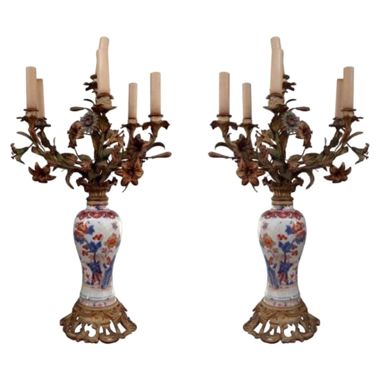 Pareja de lámparas Imari montadas en bronce del siglo XIX en venta