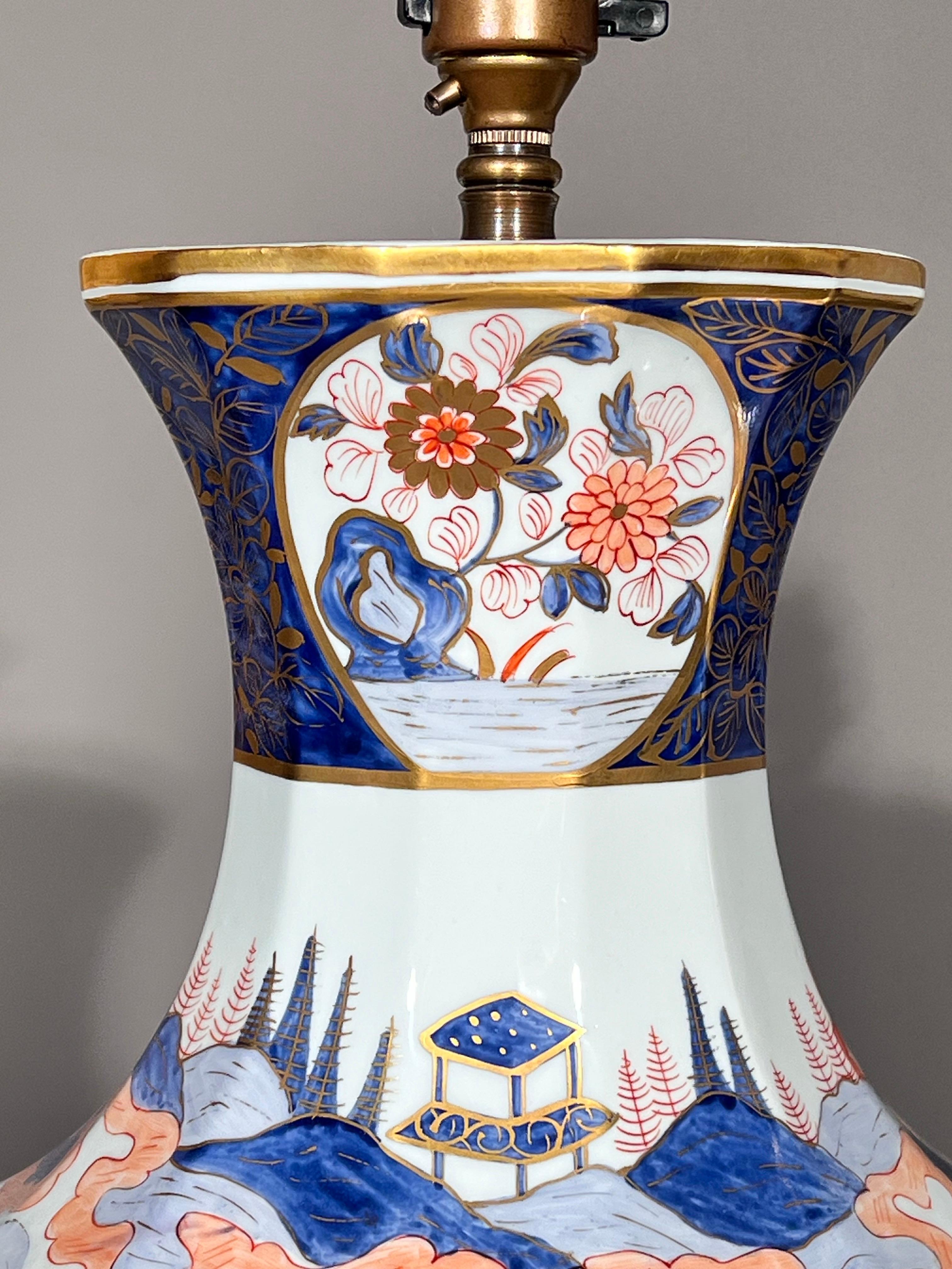 Paar Imari-Tischlampen (Französisch) im Angebot