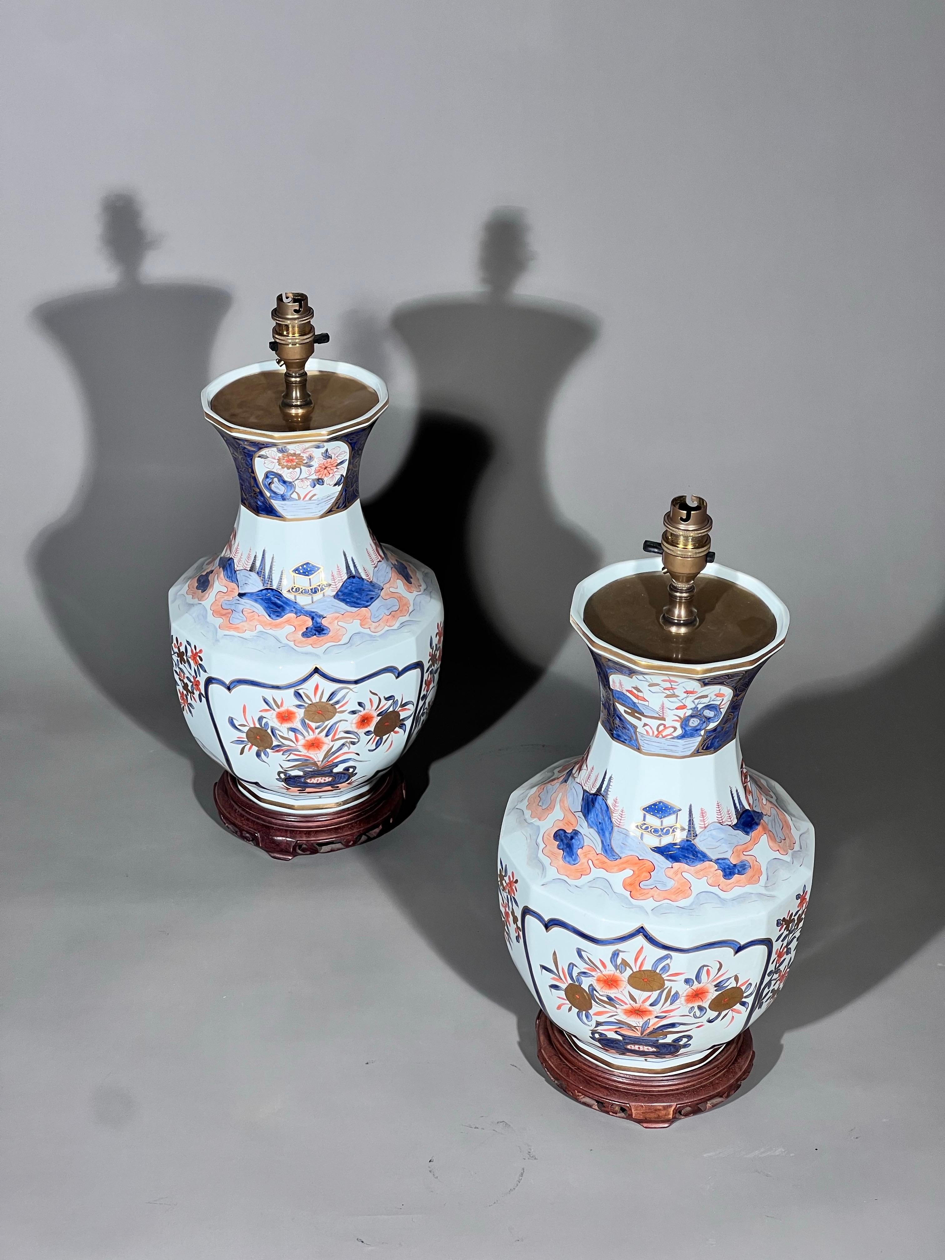 Paar Imari-Tischlampen (Handbemalt) im Angebot
