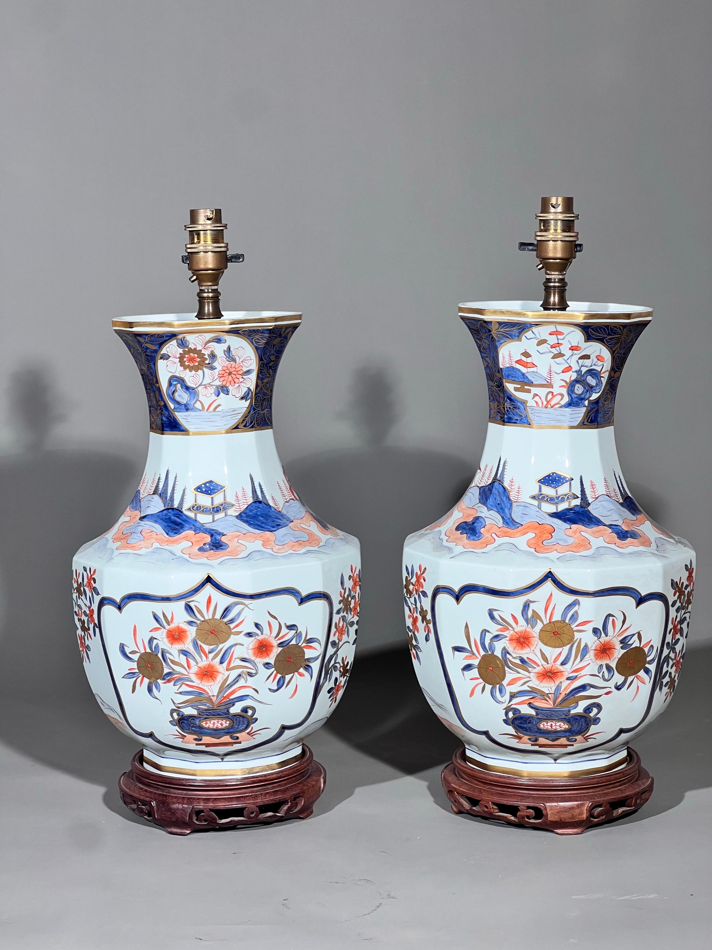 Paar Imari-Tischlampen (20. Jahrhundert) im Angebot