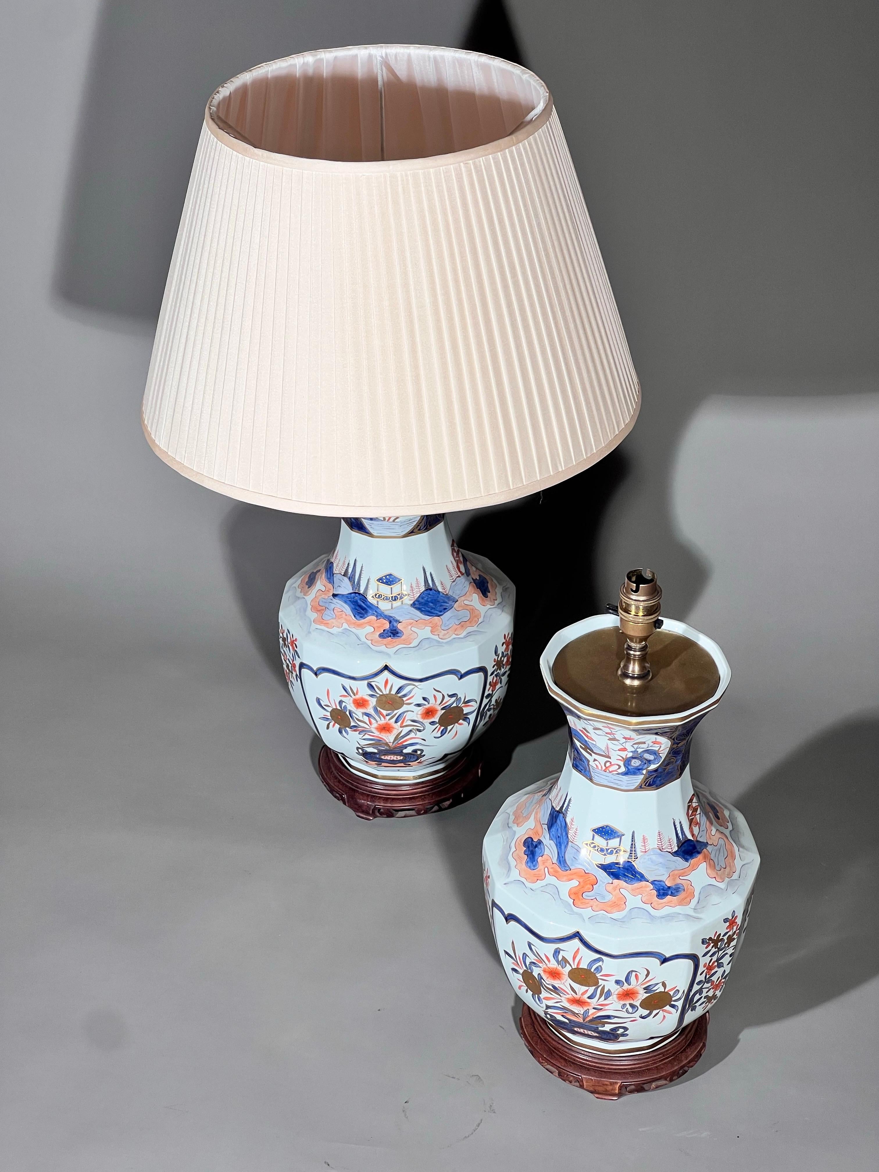 Paar Imari-Tischlampen (Porzellan) im Angebot